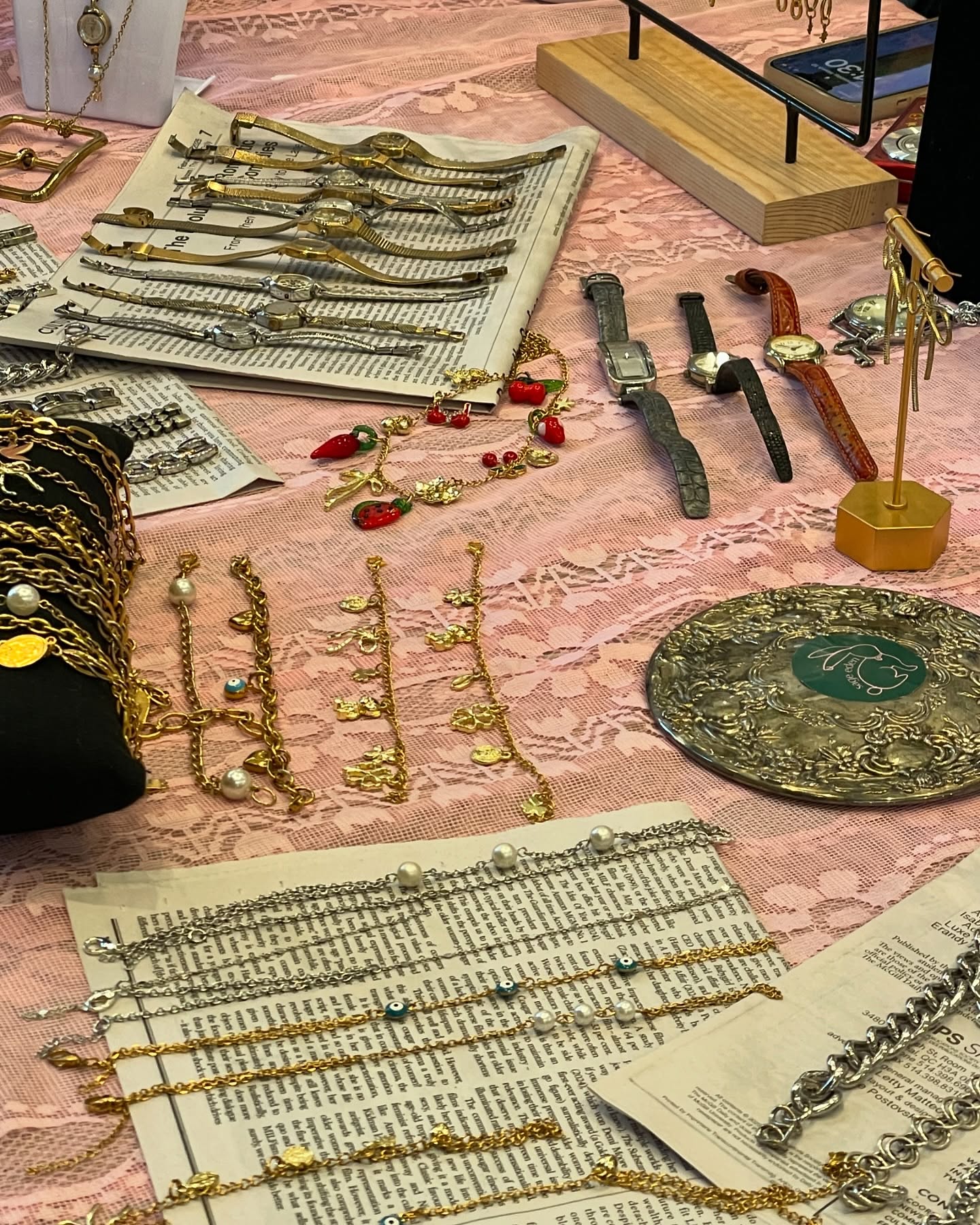 QUESTION!!!
what do you guys want to see more of…? 🤨
I genuinely want to share the unique stuff people are actually into instead of spamming random stuff.. are we thinking hand chains, charm bracelets, necklaces, drop down necklaces, watches, watch chokers..
what’s the vibe for the summer 🌸 I can’t wait to share all the stuff I’ve been working on 💌 I have a ton of babydoll clothes that are in the making would you guys be interested in purchasing clothes or should I stick to jewellery.
Would love show you guys content that you actually care about so plz don’t be shy and lmk anything that you would find cool to see💋