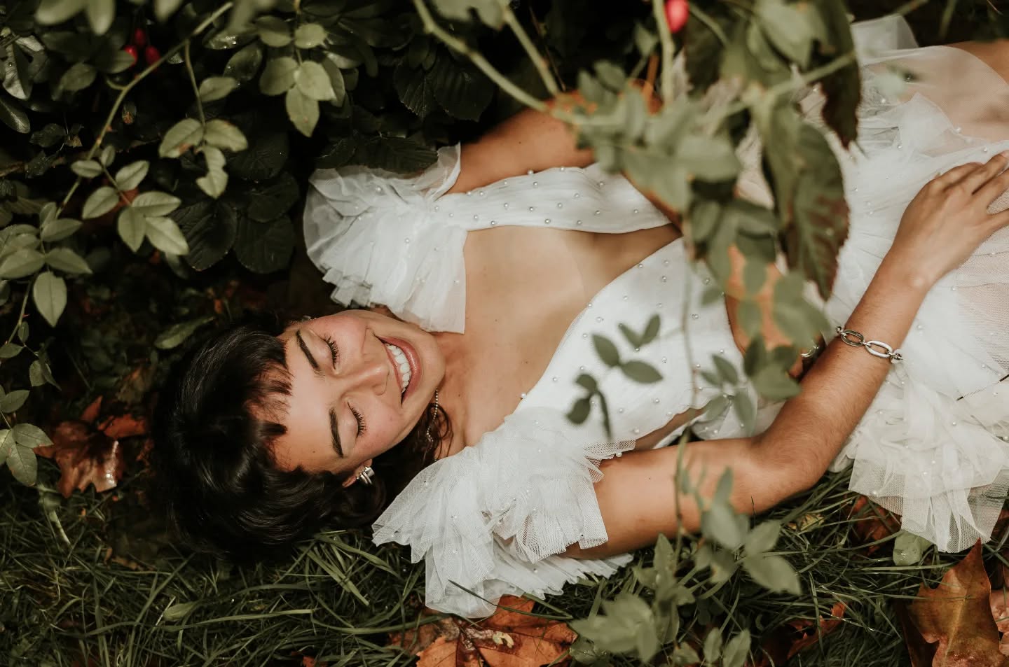 Laying in the bushes for the art. Absolutely loved learning from @the_woods_photography turning the most mundane of Wood Green locations into something unique. Don't worry there's always something to pop on the floor for you to lay on to save the dress!
.
Workshop leader: @the_woods_photography for @photographyfarm
Location: @greenroomshotel
Styling: @bighair.energy
Makeup: @jazcrush.artistry
Hair: @hmuaccatia
Dress: @sadiebosworthatelier
Models: @maaggss__
.
.
.
#london #creativeweddingphoto #editorialweddingphotographer #alternativeeditorial #londonweddingphotographer #suffolkweddingphotographer #funweddingphotography