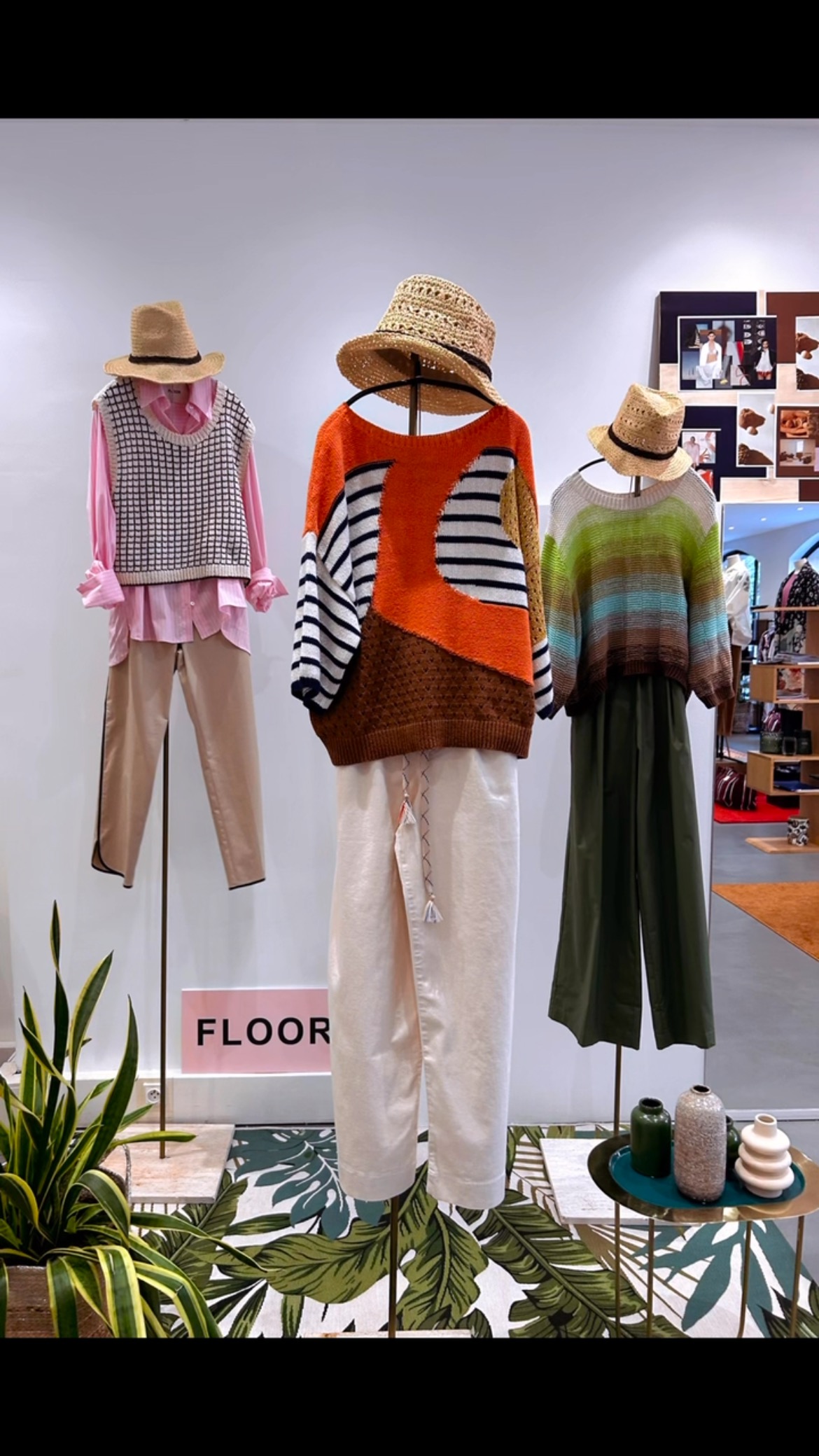 SUMMER IS COMING • FLOOR SS25• ☀️💃🏻
#floorclothing #summeriscoming☀️ #showroom #madeinitaly #multimarques #newcollection