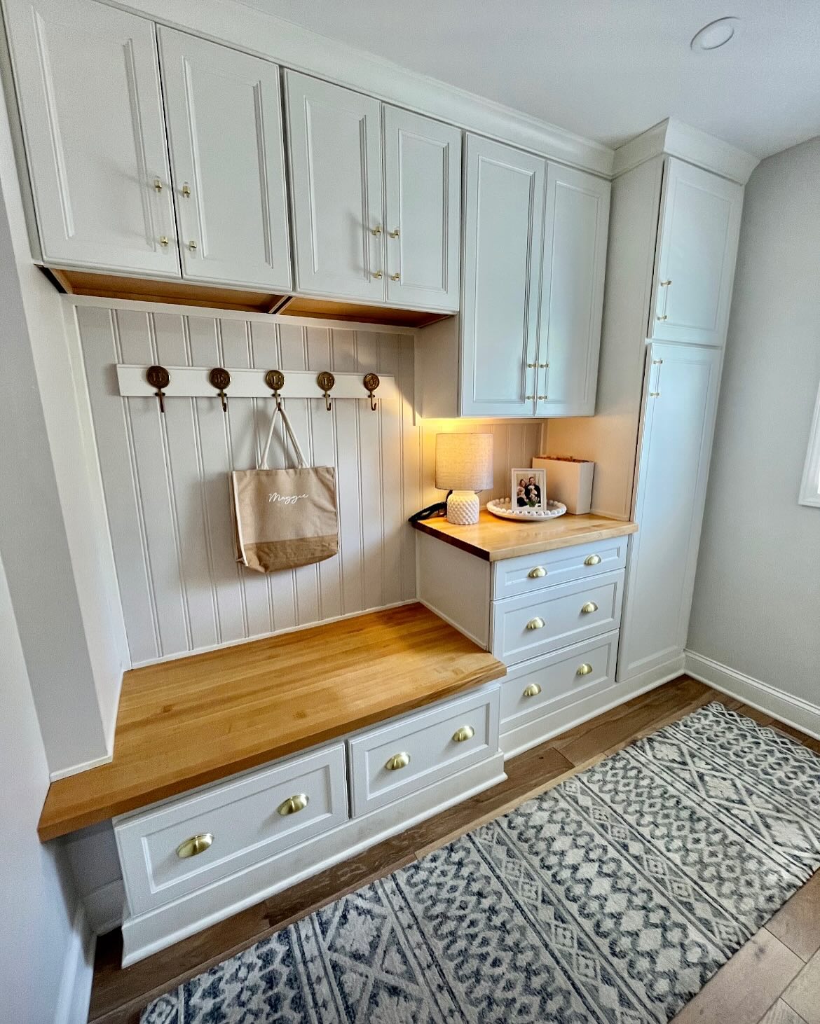 You know that spot in your home where papers pile up, items get misplaced, and clutter takes over? That’s your drop zone—and with a few simple tweaks, it can actually work FOR your family instead of against it!
✔️ Add a small file box with labeled folders so important papers have a home (and you can find them when you need them).
✔️ Trash the unnecessary immediately—don’t let junk mail or outdated school papers linger!
✔️ Keep it sleek & tucked away so it blends seamlessly into your space without adding to the chaos.
A little organization goes a long way! How do you manage your family’s drop zone? 📂✨
.
.
.
#SimplifiedKC #KansasCityOrganizer #ProfessionalOrganizer #HomeOrganizer #OrganizedLiving