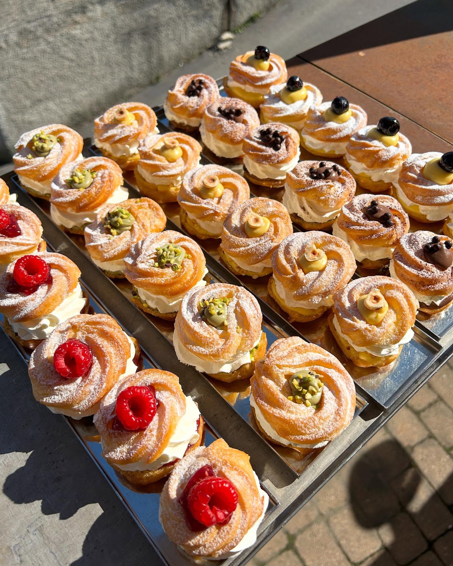 Buona festa del Papà !!
Non perdetevi le nostre zeppole disponibili in più gusti !!💙
Non perdetevi le storie per sapere tutte le varianti disponibili !
.
.
.
.
#bacilieri #pasticceriabacilieri #zeppole #sangiuseppe #festadelpapapà #pastry