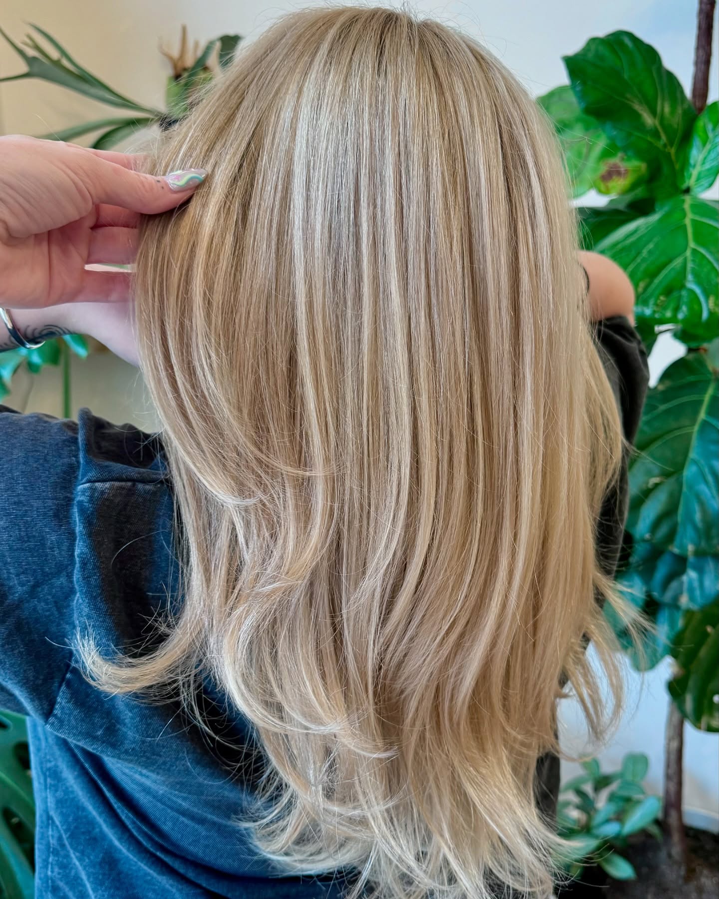 Beautiful hair on a beautiful human! 🌿
•Cut and color by Erin
.
.
.
.
#hairgoals #hairenvy #hairinspiration #hairobsessed #hairmagic #haircrush #hairperfection #hairtransformation #hairgamestrong #haironpoint #hairfashion #hairtrends #hairlove #hairart #balmsalon #womenempowerment #womenowned #asheville #local #localsalon #avl #riverartsdistrict #rad #smallbusiness #localbusiness #balm #balmsalon #828isgreat #avlhairdresser