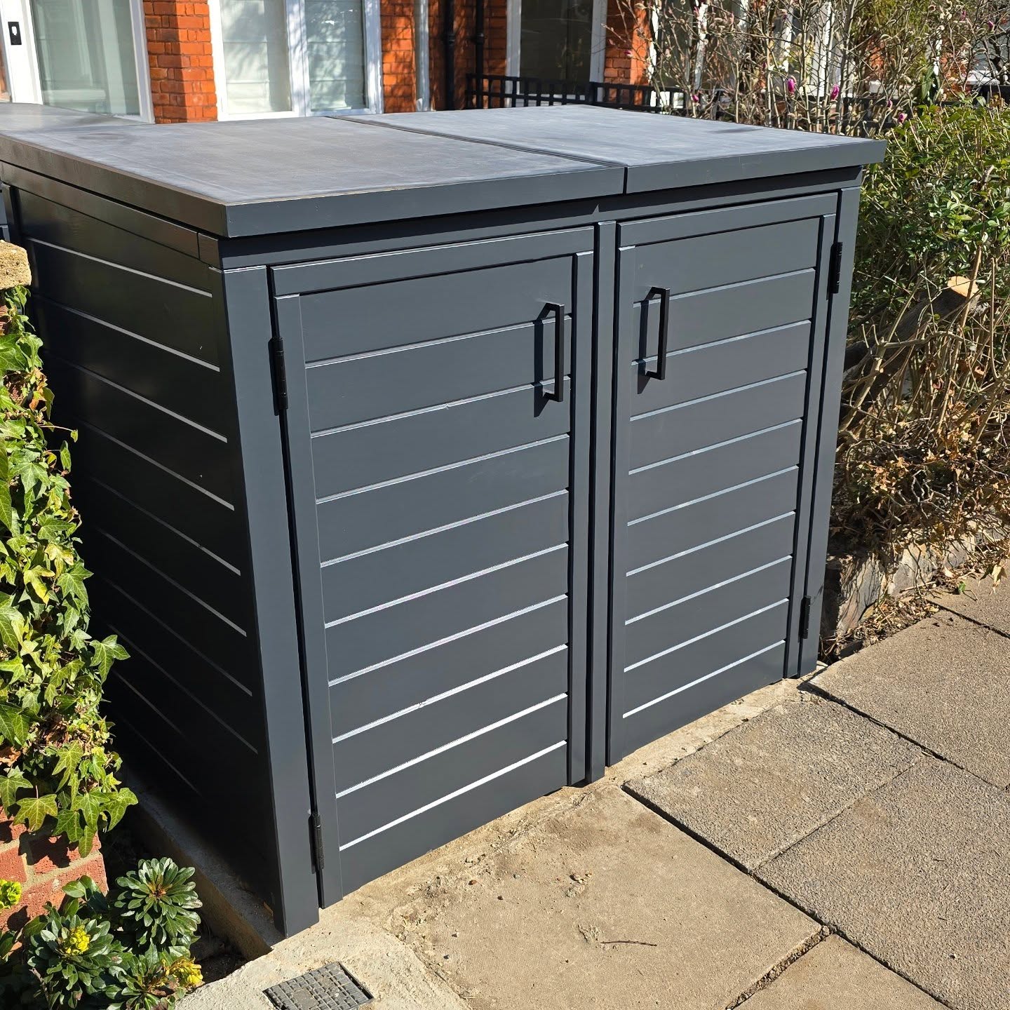 Double trouble
Double bin store to match the bike store.
#binshed
#binstore
#wheeliebinstore
#handmade
#wooden
#garden
#storage
#london
#gardendesign
Thanks to @niconavarrogardens for the recommendation