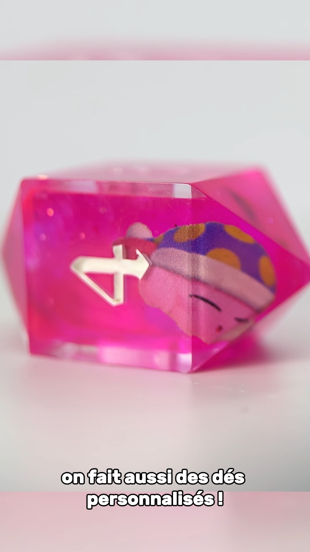 🎲✨ Quand Kirby débarque dans le monde du JDR... 🌈⭐
Julie nous a lancé un défi : créer un set de dés sur mesure mélangeant l’univers du JDR et celui de Kirby. Et on n’a pas pu résister !
Grâce à notre technique de moulage en deux étapes et à notre machine à stickers, on a pu incruster de petites illustrations directement dans la résine. Le résultat est aussi cute que puissant ! 💖
On espère que ces dés lui porteront chance dans ses prochaines aventures... et si vous aussi vous avez une idée unique en tête, on serait ravis de la réaliser pour vous. 😉
#CustomDice #KirbyDice #DND #DiceGoblin #HandmadeDice #GeekCraft #lalooterie #artisanat #jdr #resine #handmade #pourtoi #faitmain #dnd #dés #dice #dnd5e #boutique #etsy