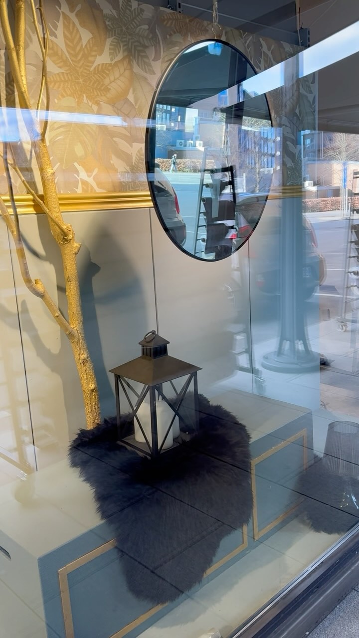 Skønne og lærerige øvedage med vores #februar25 hold i denne uge 🙏🏻👌🏻😉
I ønskes alle en skøn weekend og tak for ugen der gik. 😉🙂
#indretning #visuelmerchandiser #boligstyling #styling #deko #indretningsinspiration #butiksindretning #indretningshjælp #boligstylist #vejle #staundesign #interiorstyling #interiordesign #interiordesigner #designer #visuelmerchandising #designhjem #indretningsarkitektskolen #dekoratørskolen #indretningsarkitektuddannelsen #dekoratøruddannelse #dekoratøruddannelsen #indretningsarkitekt #danmark #design #dekoratørskolenivejle @dekoratoerskolen.dk