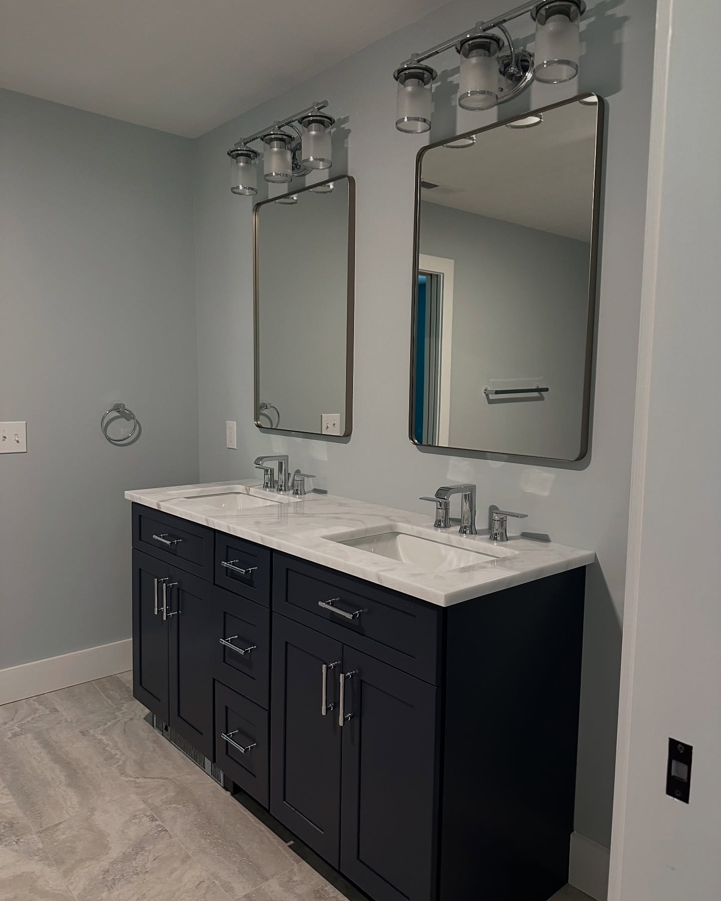 This bathroom is not only beautiful✨, it's HUGE! 🛁💙And it's a Jack and Jill Bathroom which is perfect for the kiddos! 🚻👦👧203-778-9385
www.soliminecontracting.com
#bathroom #bathroomdesign #bathroomrenovation #bathroomremodel #bathroominspo #jackandjillbathroom #homeimprovementprojects #homeimprovement #203local #ctcontractor #bathroomcontractor #generalcontractor