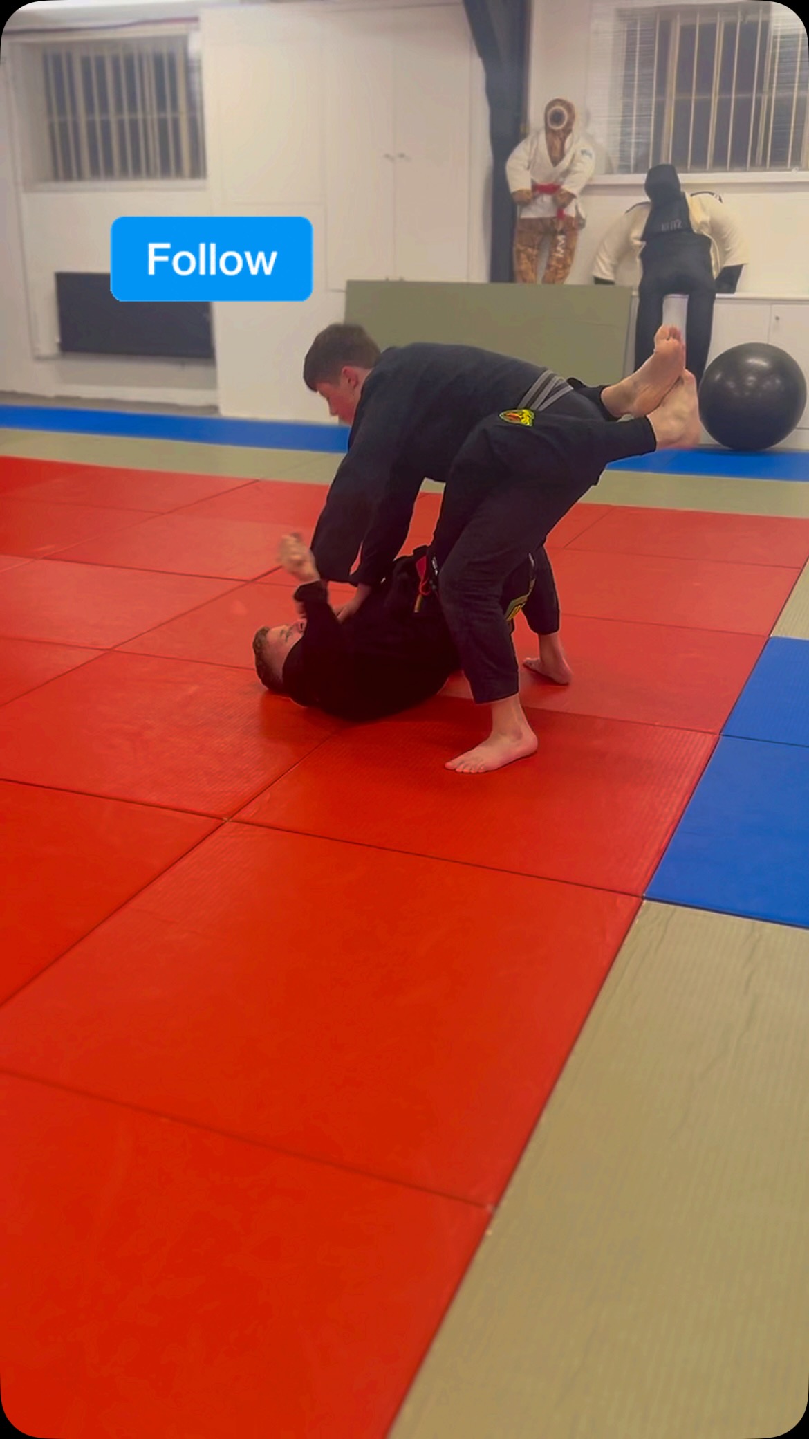 Rolling doesnāt always have to be intense, it can also flow š. #checkmatbjj #bjj #ibjjf #fighting #oss #lifestyle