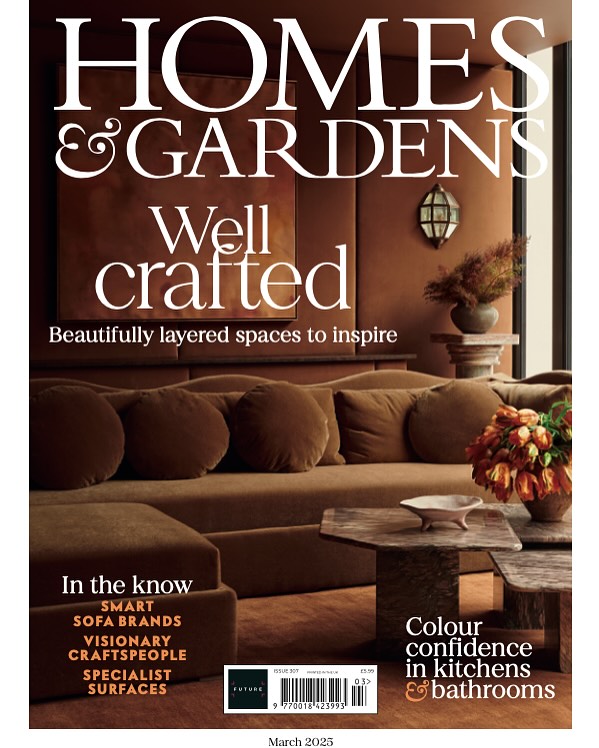 Excited to have been included and given a full page in Homes & Gardens March 2025 issue! There’s a lovely article on using corten steel in gardens. No 7 in ‘Steel Force’ along side several other talented designers with l great ideas. It’s a wonderfully versatile material that works brilliantly in a garden. A big thank you to @jacky.hobbs for including me in her article in @homesandgardens. You can see the whole article on http://www.homesandgardens.com #homesandgardens #cortensteel #gardenstructures #framing #gardenstructure #fiboylegardendesign