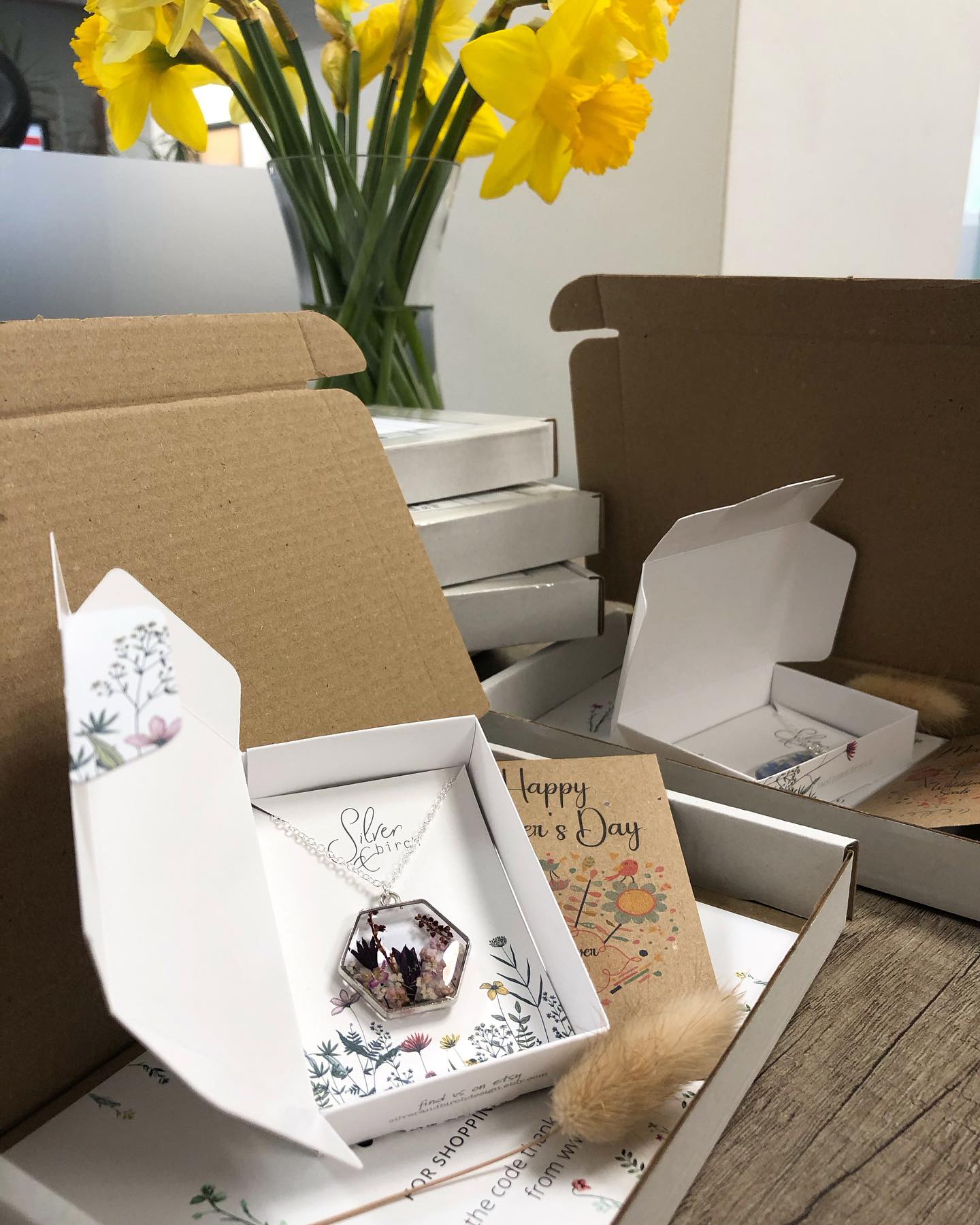 Lots of lovely Mother’s Day orders have gone out this week, each with their free wildflower seeds! So you’re keeping me and the Mums and the bees happy - happy days!! 😍💕🌸🐝
Don’t forget you can still get 30% off and claim your free seeds until Sunday - use code MUM30 at the checkout 🙂
#wildflowerseeds #mothersday #mothersdaygift #mumgift #momgift #flowerjewellery #heartnecklace