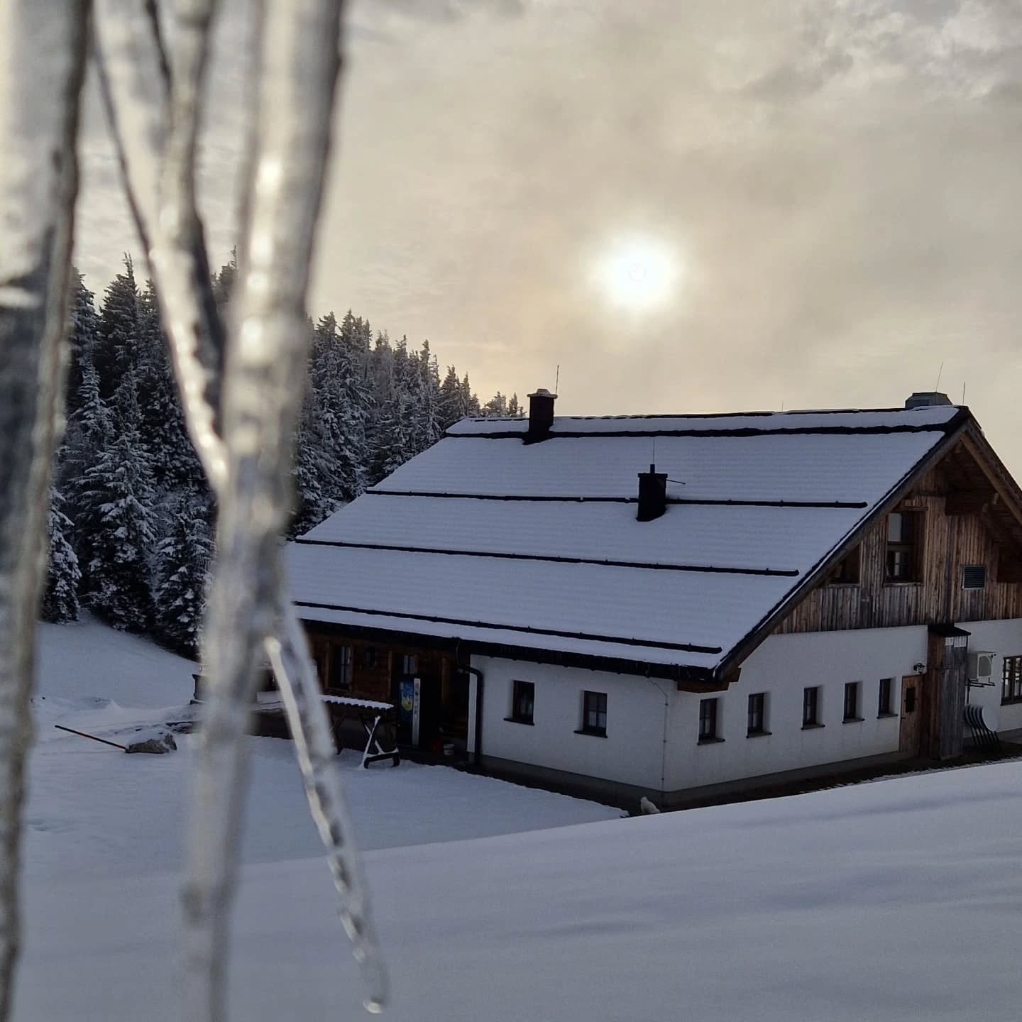 Impressionen vom 14.3.2025!
#enzianhütte #salzburg
#berge #sunshine #wanderlust #österreich