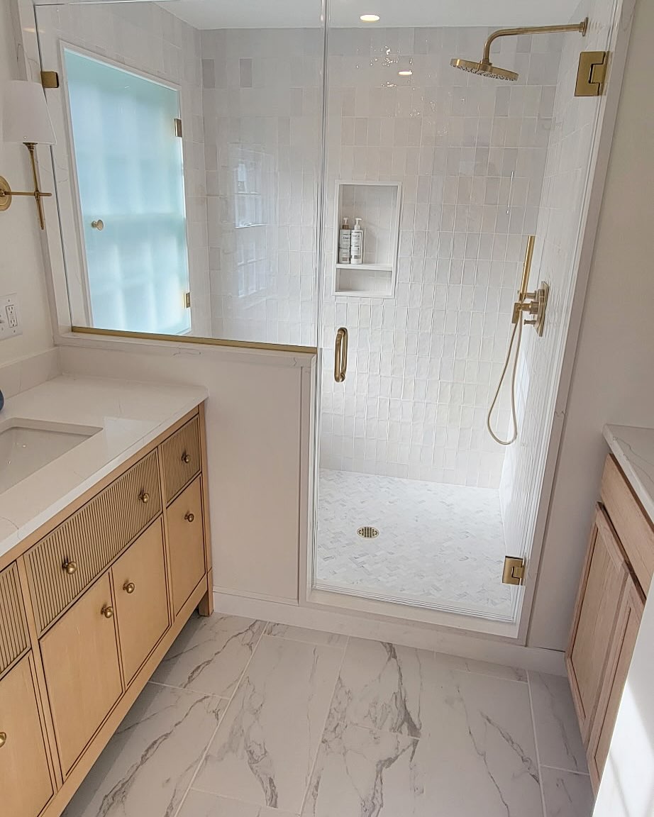 Now THIS is how you do a frosted glass window cover in your shower! Allows for the best of both worlds - beautiful natural light and privacy.
.
.
.
#bathroomremodel #construction #residentialremodeling #bathroomremodeling #naturallight