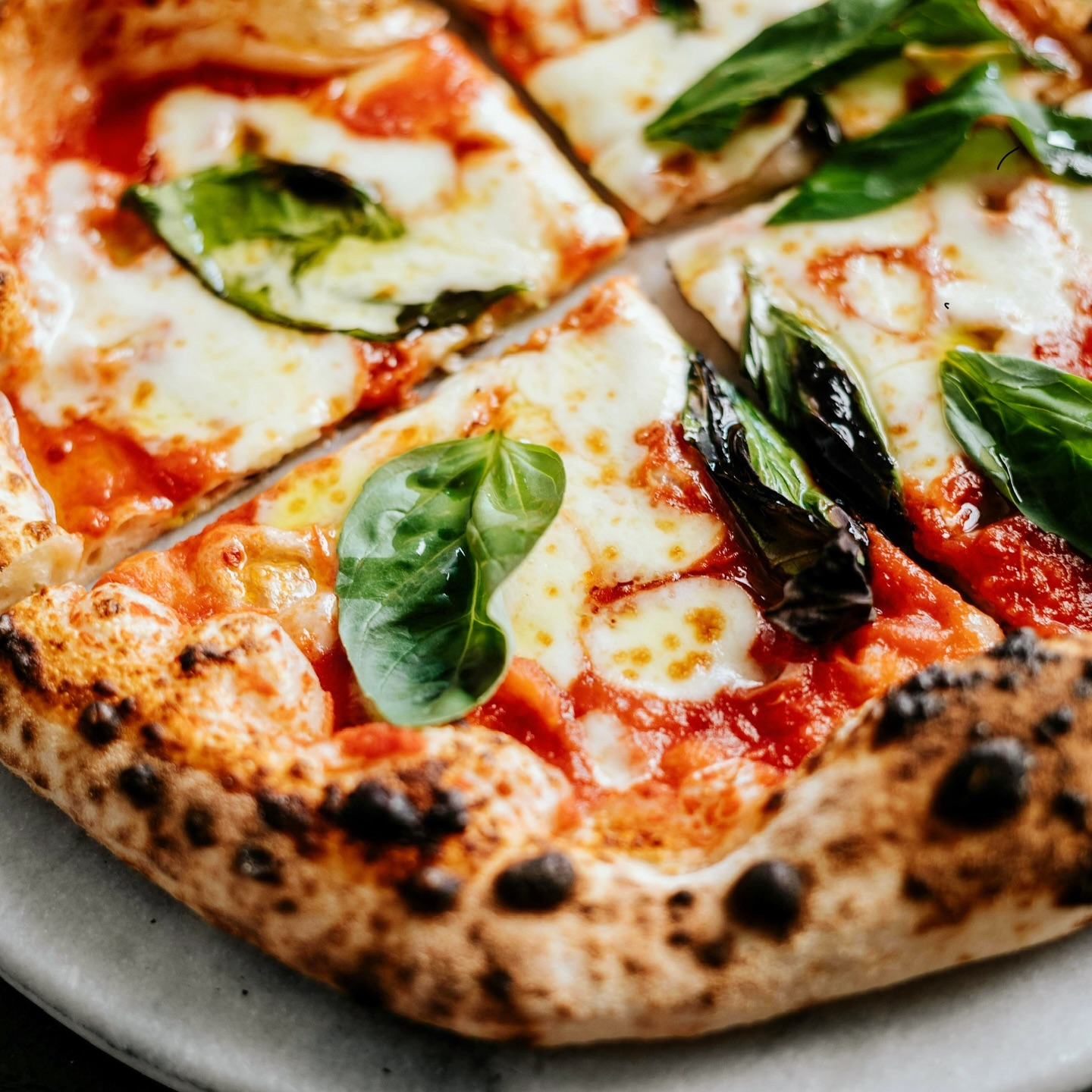 Shape, stretch, bake and cut ✂️🍕#pizzanapoletana #cookingclass