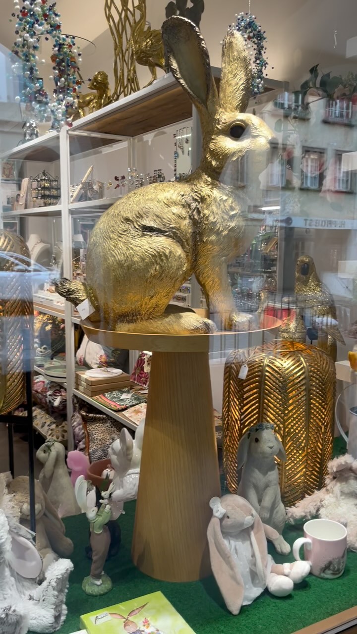 🐣 Das Osterschaufenster vom CADO ist fertig! Falls du es noch nicht gesehen hast, möchten wir es hier mit dir teilen.🥰
Wir freuen uns auf eure Reaktionen!
#cadobern #bern #berncity #giftshop #geschenkladen #ostern