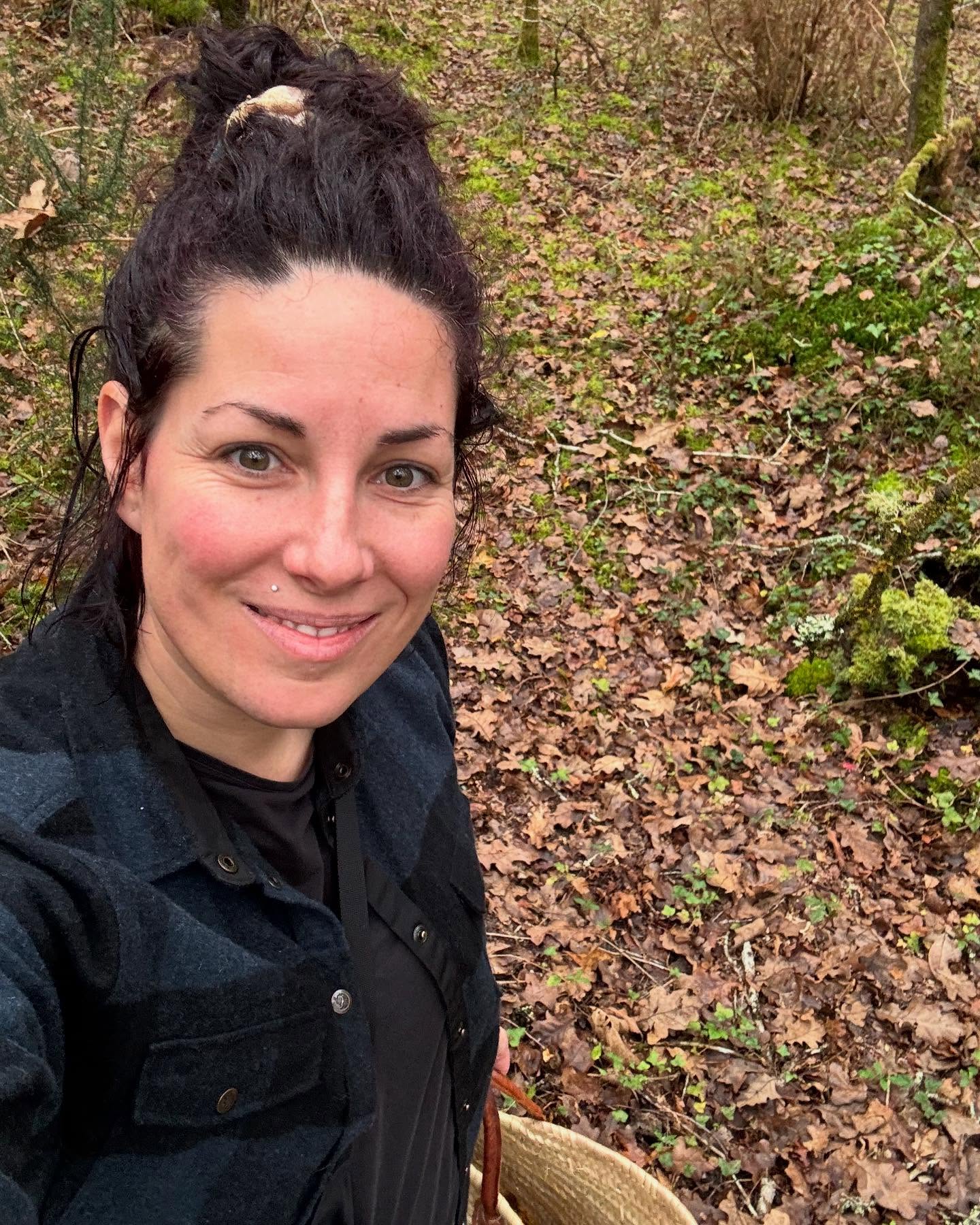 🌿 Let’s Forage & Ferment! 🫧
I’m SO excited to share my new foraging & fermentation series! We’ll head out on a guided forage, learning to identify wild edibles—focusing on those that can help you create a wild yeast starter.
This bubbling, living starter can be used to:
🍹 Fizz up wild sodas
🍞 Leaven beautiful, naturally risen bread
🥖 Kickstart a sourdough starter
… and loads more!
This is the perfect intro to wild fermentation—hands-on, beginner-friendly, and a great way to bring the magic of the wild into your kitchen! 🌱✨
More details on www.thehonourableharvest.com—who’s ready to get fermenting? 👀🫧