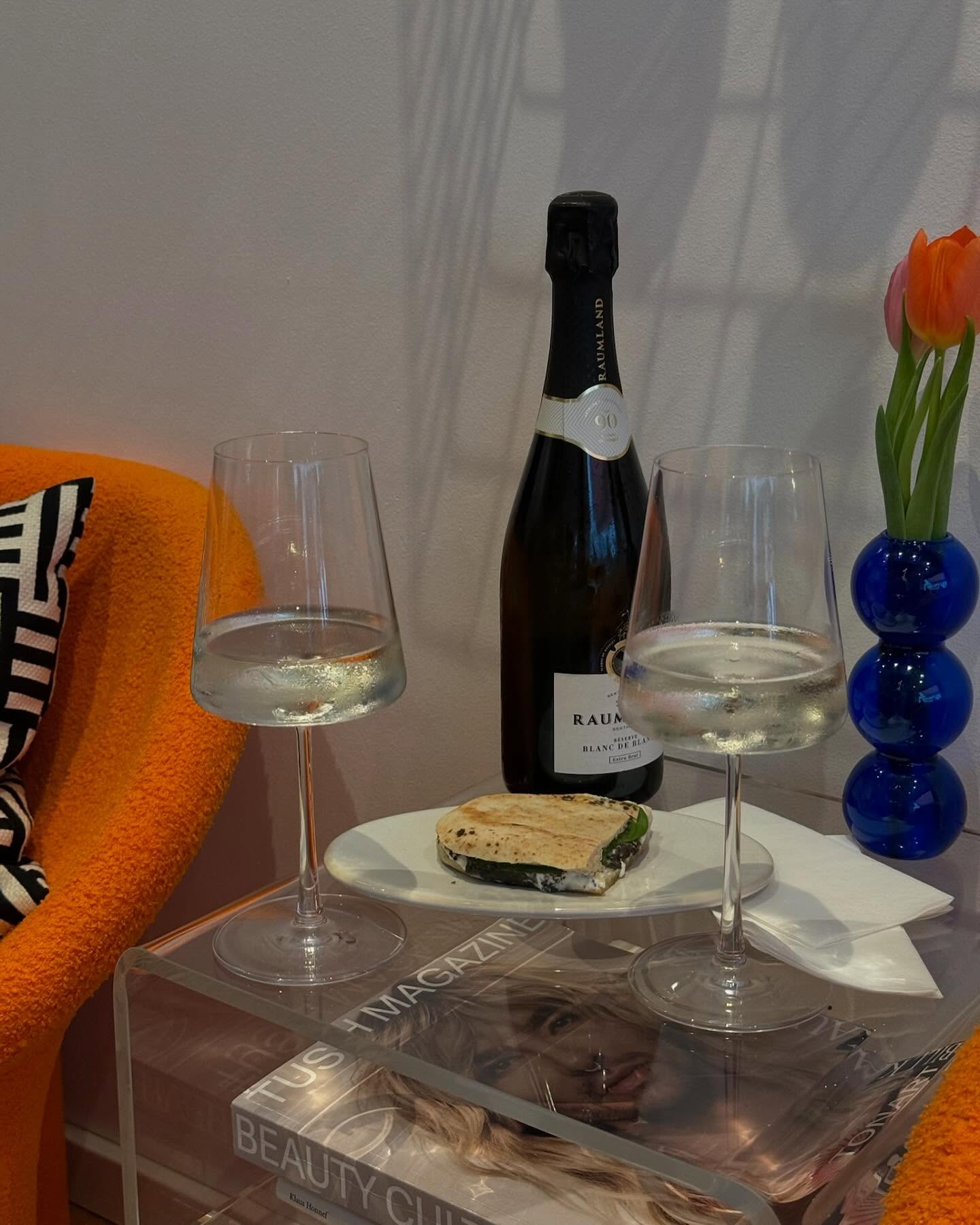bubbly + stuffini +you + me = match made in heaven 🥂🤍💋