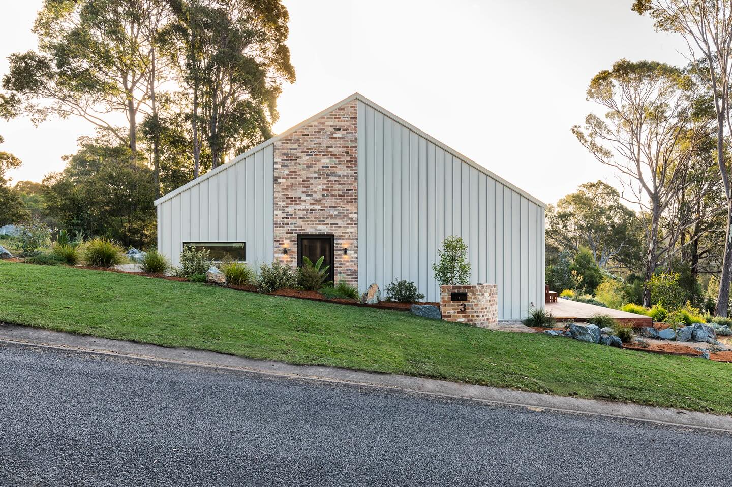 Simple, clean, sophisticated. Let’s un-complicate design. Use less materials, with a focus on purpose. #architect #nswarchitect #minimalistarchitecture #formfollowsfunction