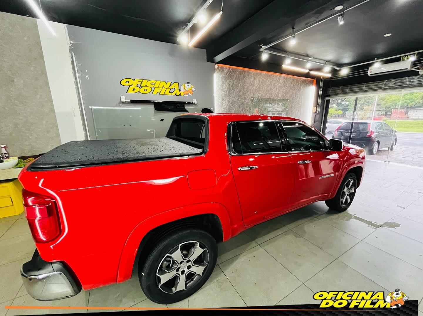 Películas de Nanocerâmica, específicas para bloqueio de calor e privacidade.
#peliculas #privacidade #bloqueiodecalor #raiosolar