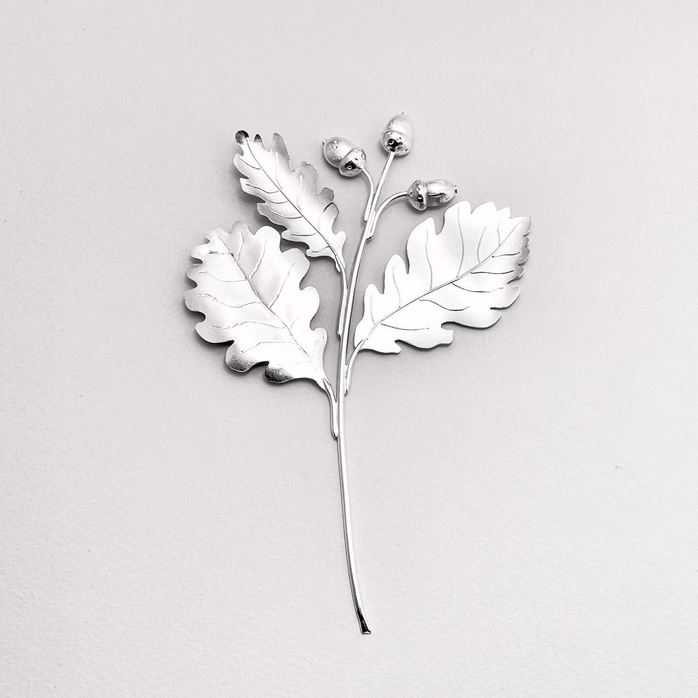 It is spring, but I couldn’t help make some oak leaves and acorns😌 #handmadesilverjewelry #botanicaljewelry #uniquesilverjewellery #oakleavejewellery