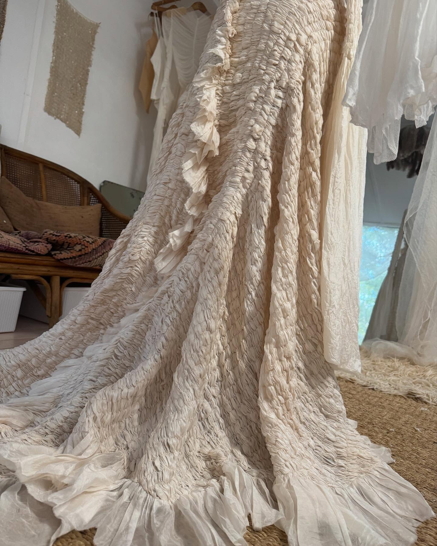 This one deserves a spot on the grid! And for those who ask… if my maths is correct) that’s roughly 800 metres of shirring 😵💫… give or take!
.
.
.
.
.
.
.
#piscesgown #bespokebridal #silk #silkweddingdress #contemporarybridal #modernbridal #modernbride #modernwedding