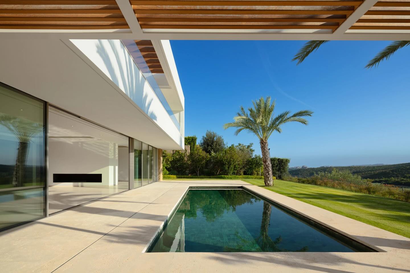 ✨ Golf side Villa I Finca Cortesin
Exquisite Villa with modern allure, within the Finca Cortesin Resort, affording sweeping vistas of the lush fairways and the Mediterranean Sea.
Beds 5 I Build 713 m2 I Plot 1888 m2 I 6.097.000€
For more informations please contact me
📲 / info@signature-properties.es