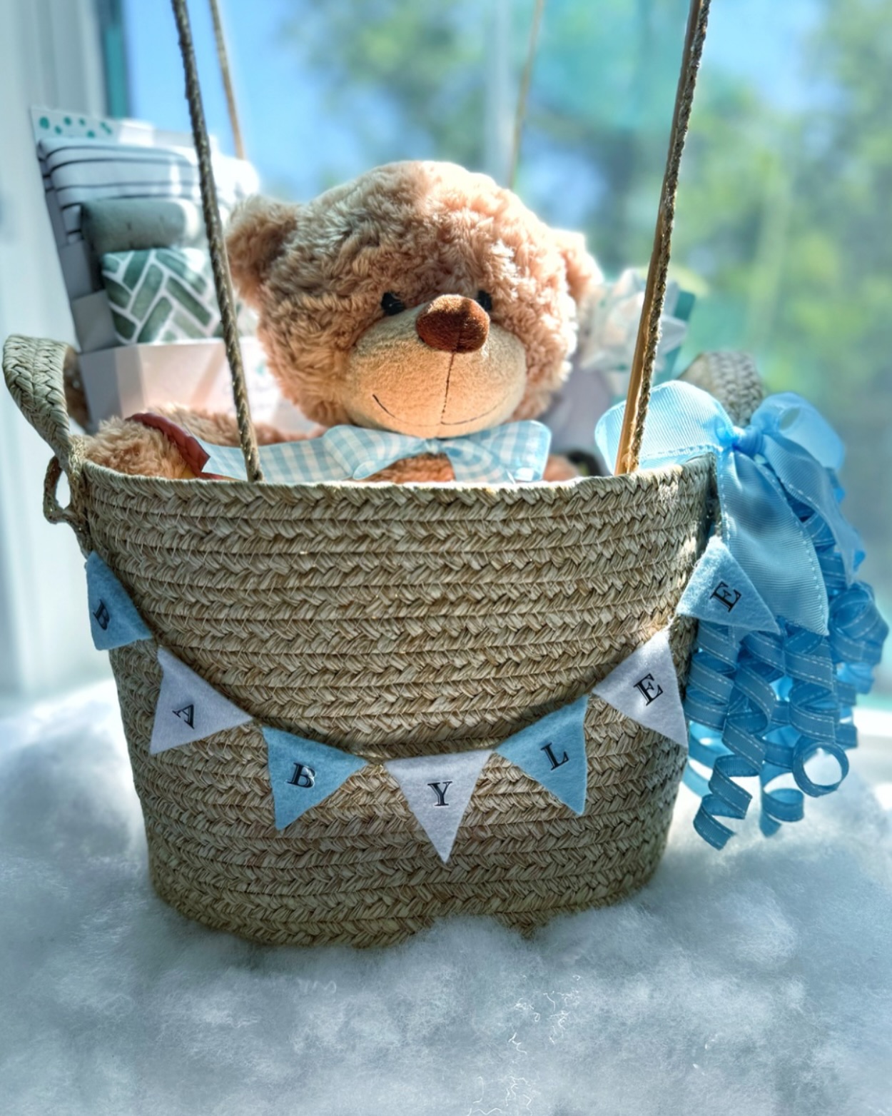 Finally got around to sharing the how-to for the beautiful baby shower gift basket I made for my friend Sandra last summer! This hot air balloon-inspired DIY was such a fun way to celebrate her wee little one🧸🎈—now up on the blog!
.
.
.
.
.
.
.
.
.
.
.
.
.
.
#babyshower #babyshowergift #diy #giftideas #homemade #hotairballoons #madewithlove #handmadegifts #uniquegifts #diygifts