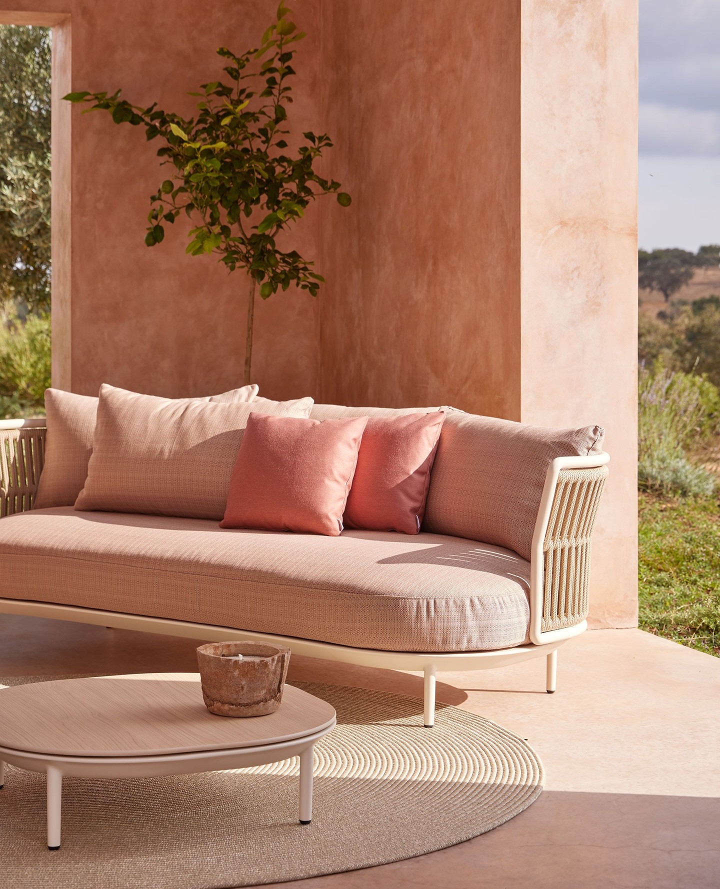🌸 As we welcome the arrival of spring, the 'Amba' Outdoor Collection offers the perfect opportunity to refresh your outdoor living space. This 2025 collection reflects a contemporary and fresh design. It includes comfortable lounge chairs, modular sofas, daybeds and coffee tables - with two different backrest options. Choose from a range of fabrics and finishes to create a fresh and inviting outdoor space. ☀️