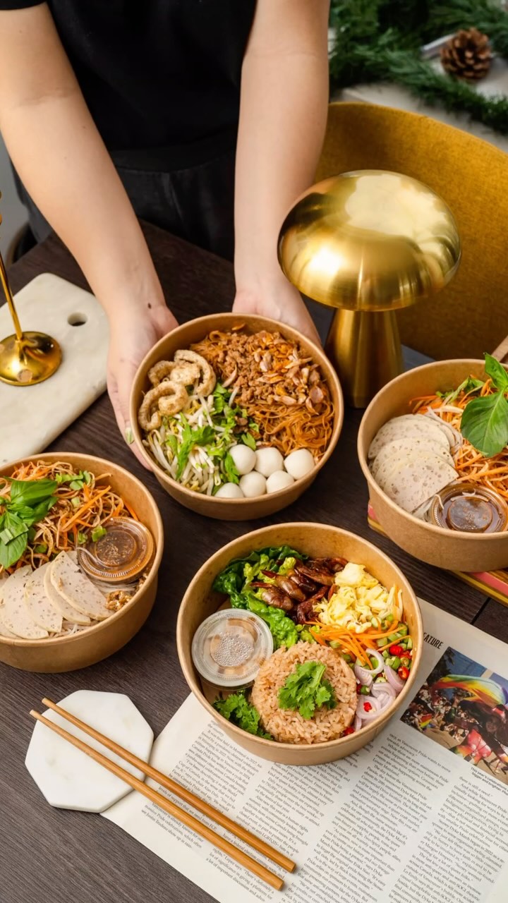 🌶️ Taste of Thailand, Right in Vancouver! 🥢
Craving a Thai-riffic adventure? No passport needed! Our 10+ new menus are ready to whisk you away to the streets of Bangkok, right from Fraser / King Edward.
From Pad Thai that'll make you say "Thai-namite!" to curries that'll spice up your life, we've got it all. And don't forget our Thai milk tea – it's tea-lightful! Or try our tamarind juice for a sweet and sour sensation.
Here are some of our popular menus:
✨Pad Thai (Pork / Chicken / Beef)
✨Green Curry (Chicken / Beef)
✨Red Curry (Chicken / Beef)
✨Grilled Pork Skewers with Sticky Rice (4 pieces)
✨Tom Yum Soup
✨Garlic Dry Mixed Noodles
✨Dry Mixed Noodles
✨Shrimp paste Fried Rice
✨Banana Blossom Salad (Seafood / Salted Egg)
✨Satay Skewers with Sticky Rice (4 pieces: Pork / Chicken / Beef)
✨Thai BBQ Wings (6 pieces)
✨Thai Coconut Galangal Soup
🍹Thai Iced Tea
🍹Thai Tamarind Tea
We deliver around Vancouver Area | @callmejakethaifood
Ready to Thai one on? Order now and let your taste buds take flight! 🍜✈️
