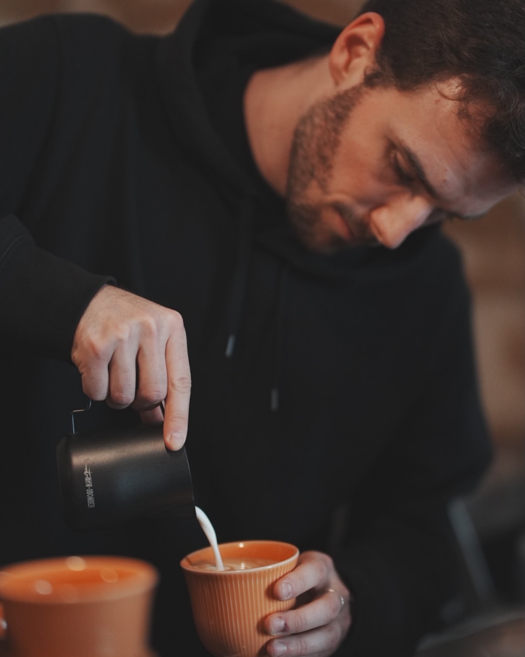 Logé dans les ruelles du centre ville de Montpellier, l’équipe de Corbeau vous propose des cafés de spécialité sélectionnés et torréfiés avec soin et extraits avec minutie, dans un cadre chaleureux !
A très vite !
#specialtycoffee #coffeeroasters #montpelliercoffeeshop #barista