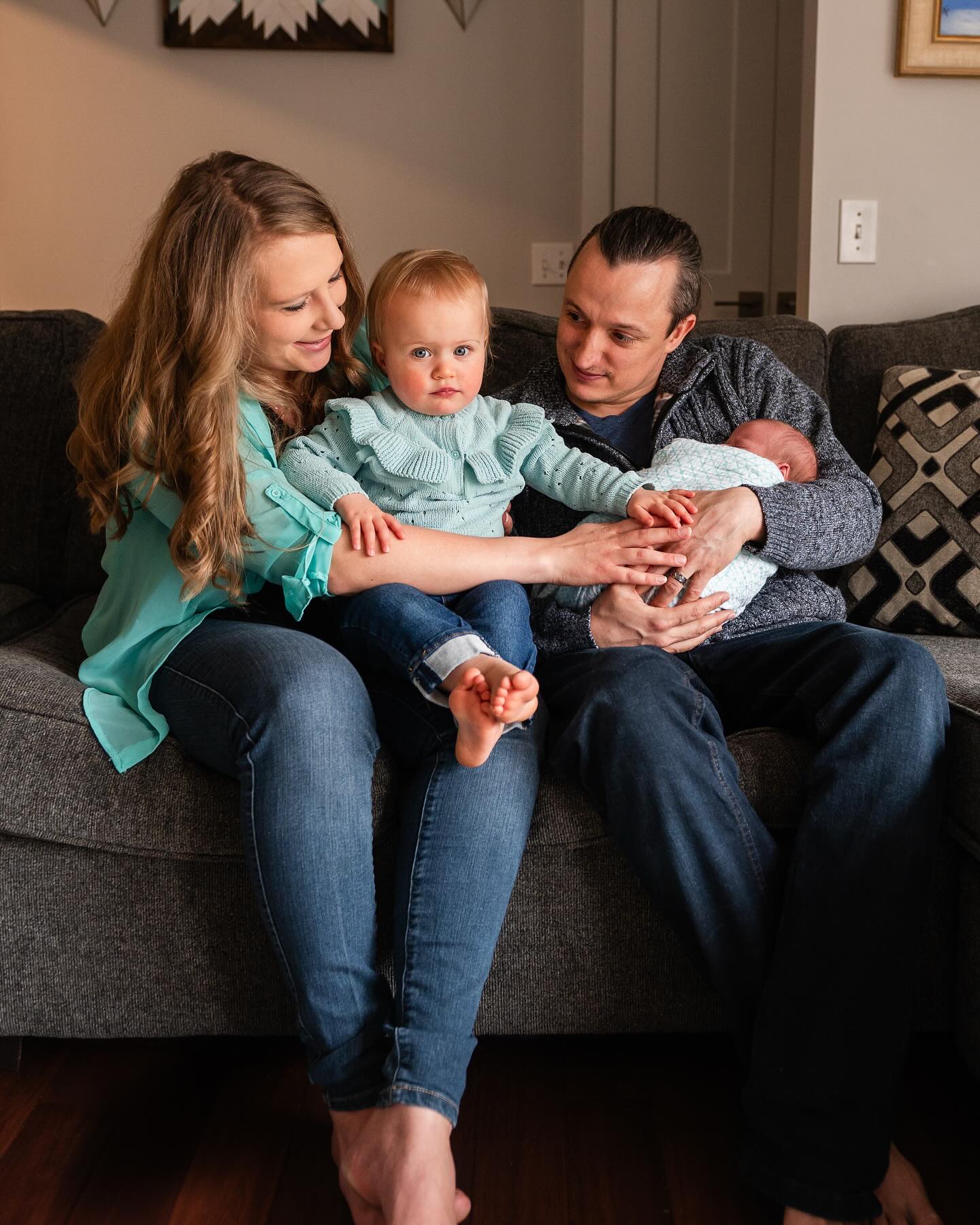 It was lots of fun catching up with old friends and photographing their precious new addition 🥰