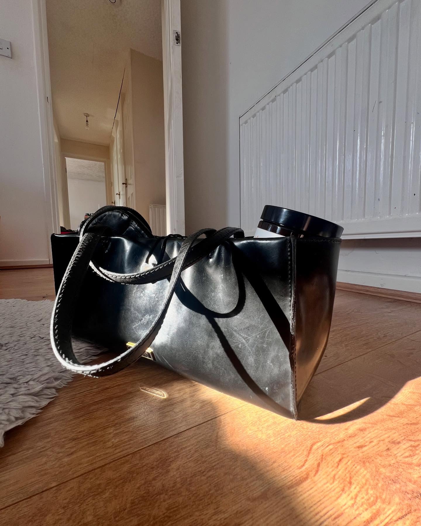 Vin·tage | ˈvin-tij
‘Denoting something from the past of high quality, especially something representing the best of its kind’.-
.
Circa 2000’s Moschino Patent Black Leather Heart Lock Baguette 🖤
.
Mulberry Embossed Leather Makeup Bag 🖤
.
What’s not to love about a good vintage piece. Something that gets better with time. That’s how it should be, even with your skin ✨
.
#vintagemoschino #moschino #mulburry #vintage #vintagefashion #vintagestyle