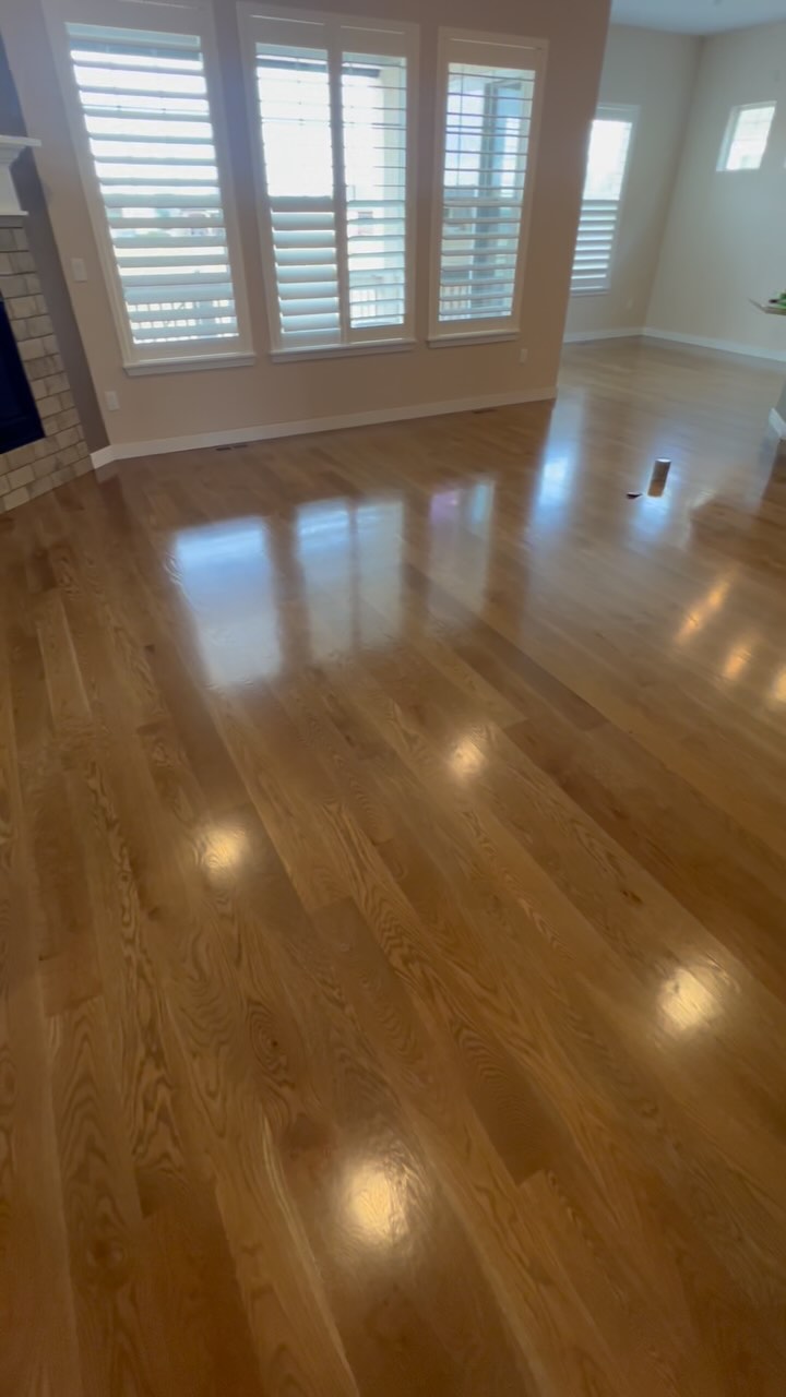 5” ‘Casa Grade’ Solid White Oak Flooring from @muscanellmillworks finished with @durasealwoodfinishes Rustic Beige stain and 3! coats of semi-gloss poly+.