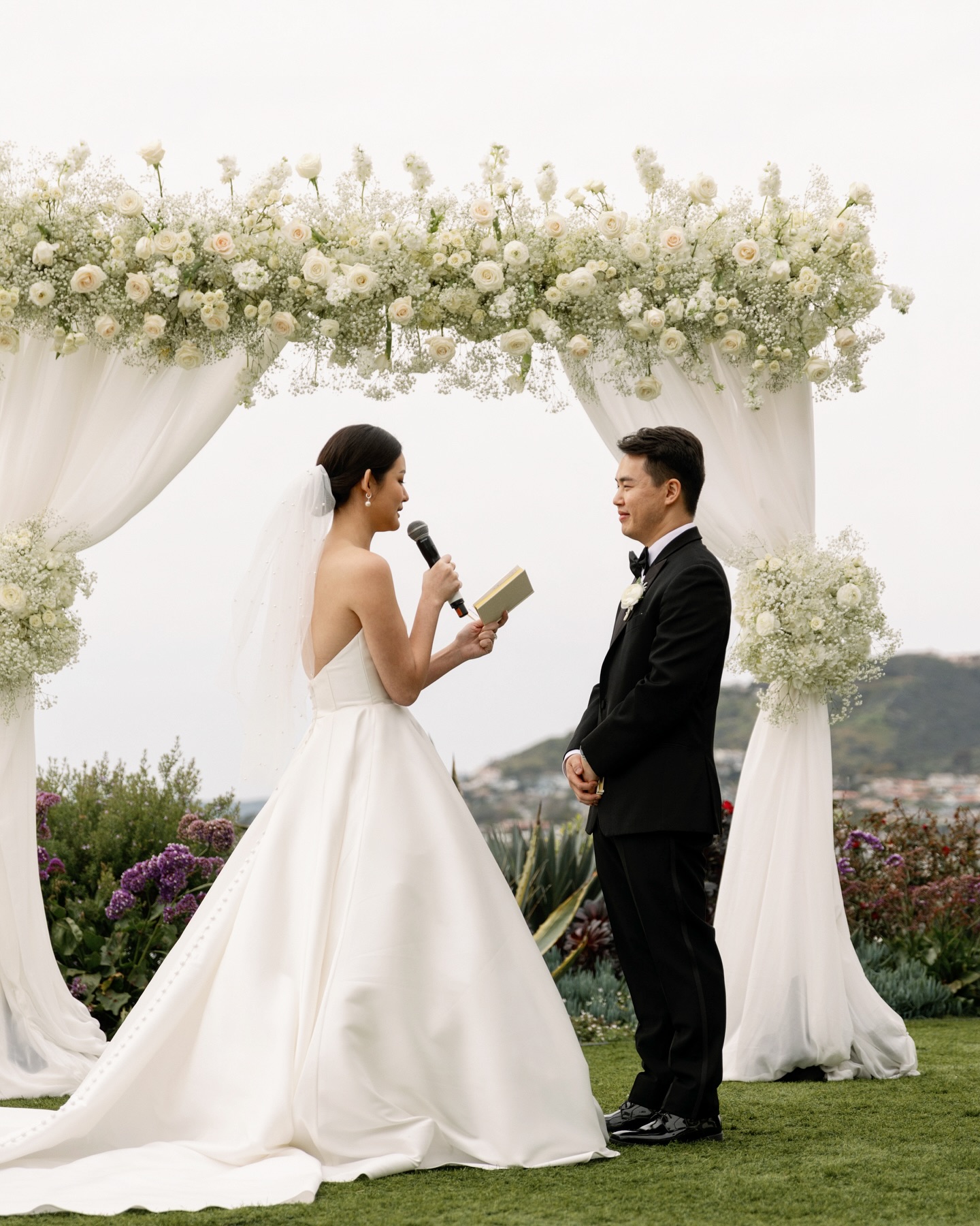 Celebrating another year of love and happiness for J+R! ✨
@theyesstory @theyesstory_jaycie @samanthadeanphoto @inflowerdesign @lightupvideos @jack_tmmpro @tmmprorental @avlpro @chialimengartistry @ritzcarltonlagunaniguel
#theyesstory #ritzcarltonlaguna #wedluxe #婚禮顧問 #洛杉矶婚礼策划 #洛杉矶婚礼