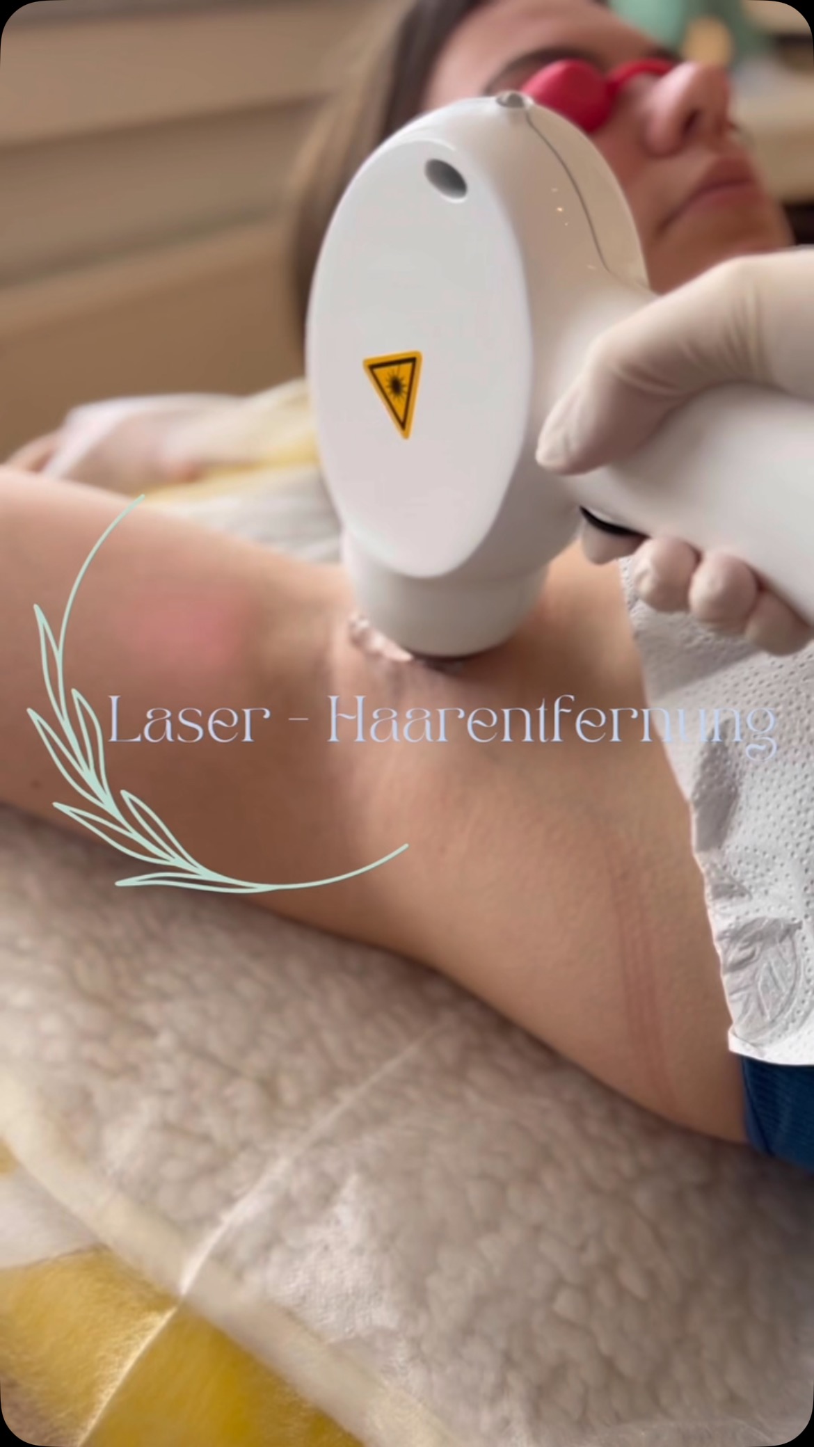 Keine Rasierpickel mehr! Erlebe die sanfte Revolution der Haarentfernung. ✨#LaserHaarentfernung #SanftUndEffektiv #StrahlendeHaut