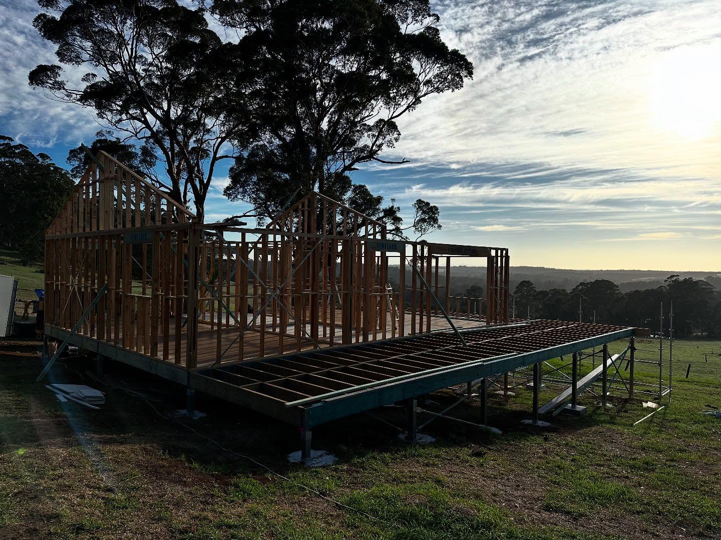 Celebrating a strong start at Wishart Place! Lightweight timber frames = speed, efficiency, and sustainability in construction. What we are all about @90degreeresidential