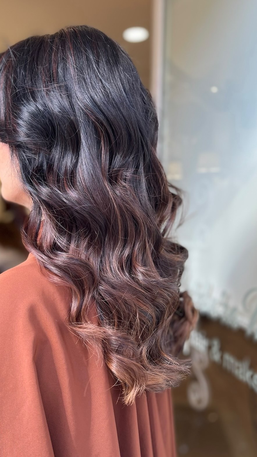 ✨ BALAYAGE Y CORTE MARIPOSA ✨
La naturalidad de unas bonitas balayage que aportan un toque suave de luz, junto a un corte definido por capas ligeras para darle volumen y estilo ✨
¿Qué os parece? 💖
#barbaramillan #equipobarbaramillan#peluqueria #hair #makeup #moda #beauty#hairsalon #hairstyles #kerastase
#wella #coloristawella #sassoon #goaorganics #sebastianprofessional