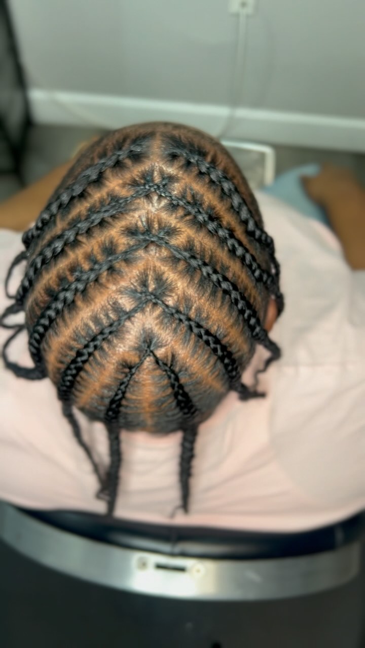 Book now at www.TheHairgician.com
#naturalhair #haircare #iamcreesethehairgician #braids #braidstyle #marylandsalon #haircut #barber #cornrows