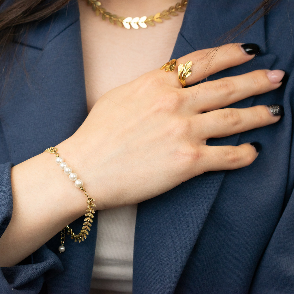 It's the first day of Spring and we are all prepared!
#voltaferre #voltaferrejewelry #handmadejewelry #fashion #springjewelry #springsales #braceletstacks #ringstacks #necklace