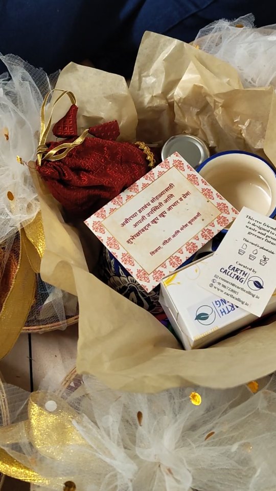 New hamper alert! 🎁
This eco-friendly hamper was curated for a family event. It is a colourful blend of our Indian heritage and sustainability. Thank you @kulkarni.nandita for trusting us with your gifting needs.
#earthcalling #ecofriendlygifts #supportsmallbusiness #sustainableliving #vocalforlocal #ecoconscious #indianart #IndianHeritage