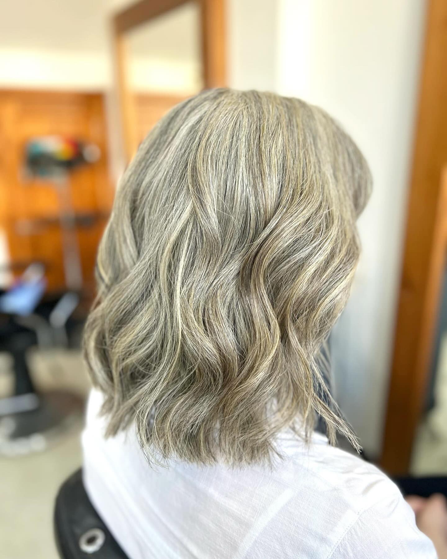 Going to a change while still keeping some natural highlights can create this lovely blonde look ✨ swipe to see the before👉🏻 🌼hair done by Emily 🌼 #fullheadofhighlights #kmshair #goldwelluk #beofreandafterhair