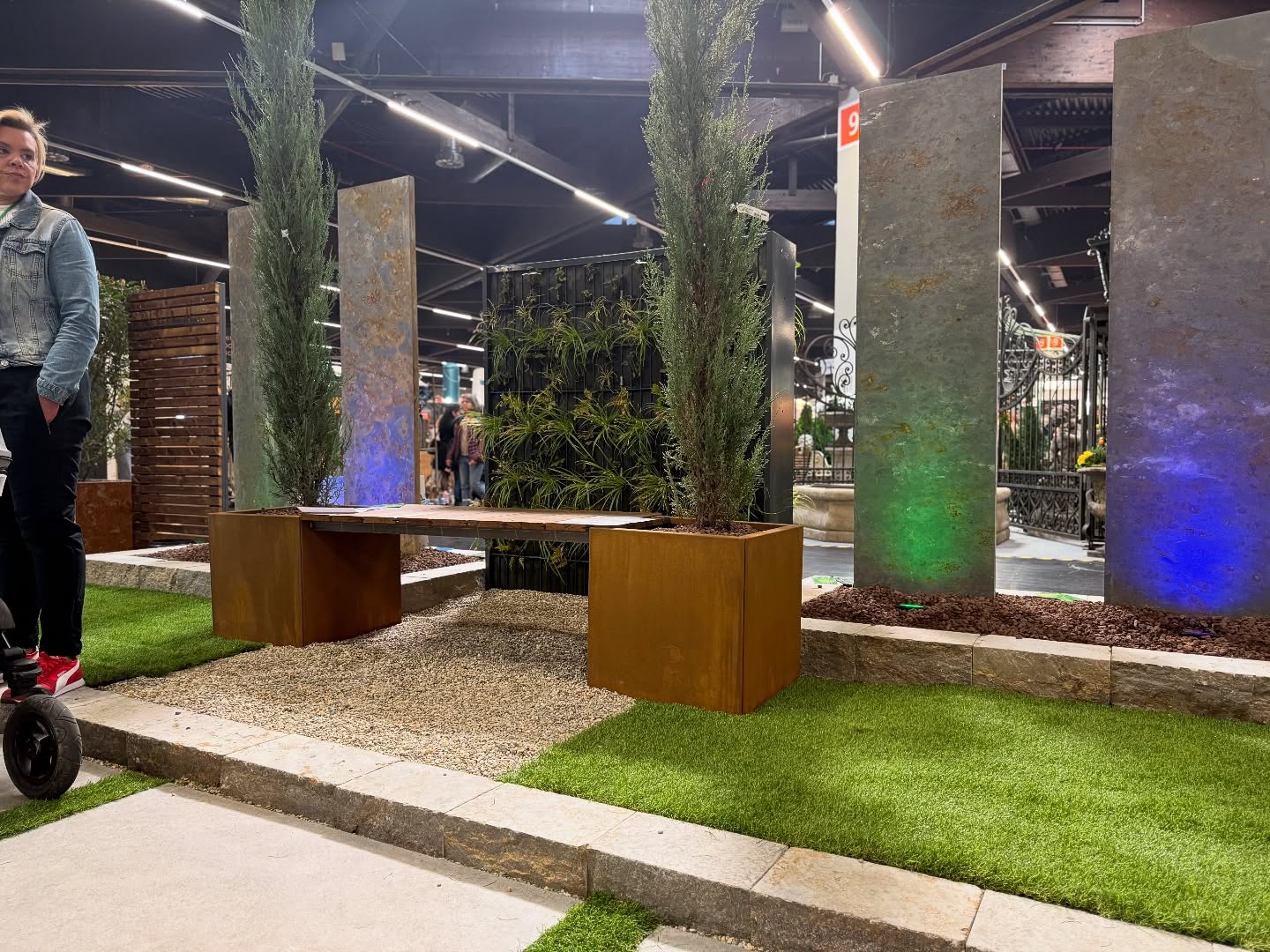 Letzter Tag auf der @freizeitmesse.nuernberg.
Wir freuen uns auf interessante Gespräche…
Und heute findet auch der Abverkauf unserer Pflanzen statt. #messenürnberg #freizeitmessenürnberg #gartengestaltung #pool #pflanzengabione