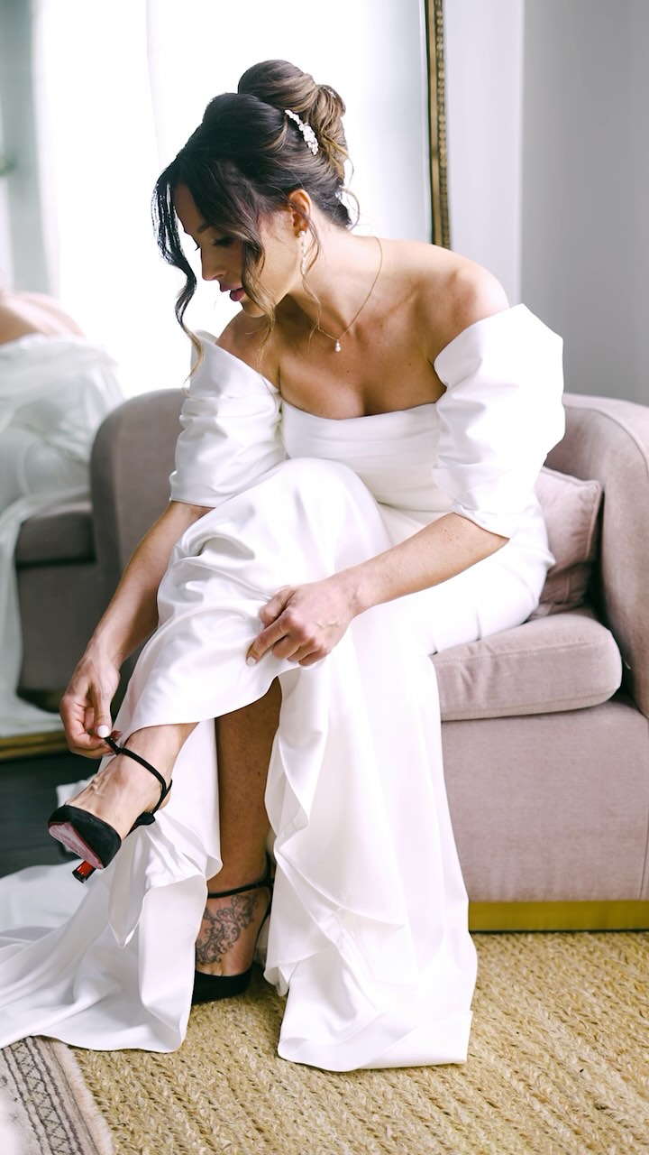 Radiant and ready ✨ The glow of love, captured in soft, natural light. The Ranch at Lone Oak provides some of the best natural light for our brides to get ready in. 🤗 Also how amazing is @kirsteneleanorbeauty
Every moment of this bride’s preparation is pure magic. 💍✨
.
Planning & Design // @trewluvevents
Venue // @theranch_loneoak
Hair // @moscobeauty
Mua // @kirsteneleanorbeauty
Floral // @wildly_designed
DJ // djsteveallard
Bridal Shop // @aebridal
Bar // @the_drunken_burro
Beer Trailer // @thetapcollective_
Catering // @circa53catering
Rentals // @memorableeventsrentals
Signage // @lindawilmarthdesigns
Cake // @bakesbakeryco
Dancefloor // @firstdance.dancefloors
Content // @confetticreator
Photogs // @natachajolene
@northrimphotography
@clairefergusonphotography
Film // @jdnkfilms
Car // @onbroadwaychico
Invites // @kindlydelivered
Photo Booth // @blushphotobooth
.
#BrideGoals #NaturalLight #WeddingDay #BridalGlow #GettingReady #BridalBeauty #WeddingVibes #DreamyDetails #SoftGlow #WeddingInspo #BrideToBe #LoveInTheAir #UnforgettableMoments #luxuryweddingvideo #napaweddingvideographer #napaweddingphotographer #westernwedding #laketahoewedding #heywildweddings #laketahoeweddingphotographer #sonomawedding #luxuryweddingphotographer