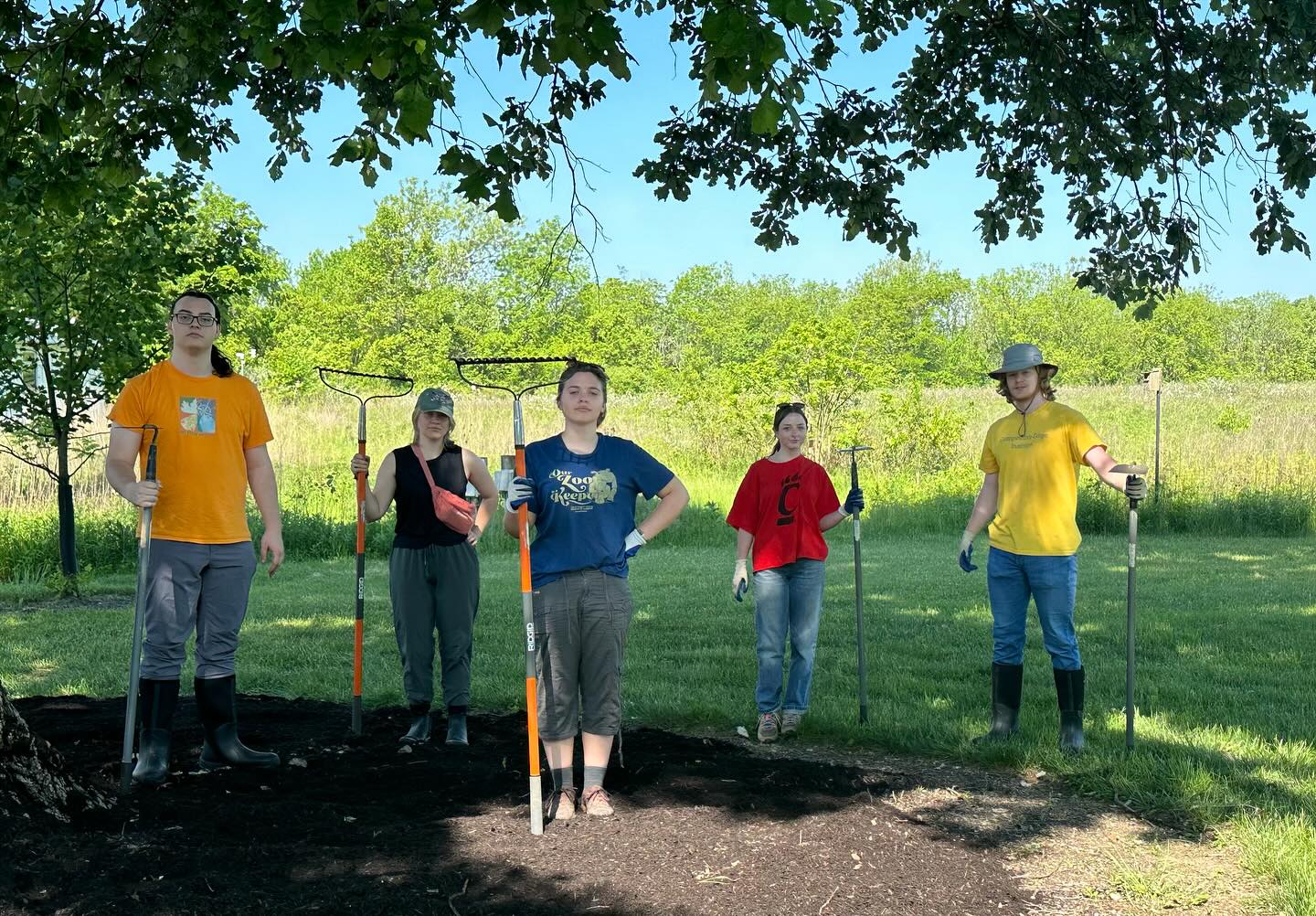 Recap of an internship from last summer ⬇️⬇️
Last summer, UC students learned about native prairie plant species by conducting iNaturalist surveys in the field. iNaturalist data is important because it lets users to see where clumps of different species occur. Students also maintained the tiny forest in its early stages, and worked on ways to keep deer and rabbits out of the enclosure.
The UC Field Center has been working with a drone specialist to see if plants can be identified via drone, and if these identifications match up with iNaturalist surveys! 🌾