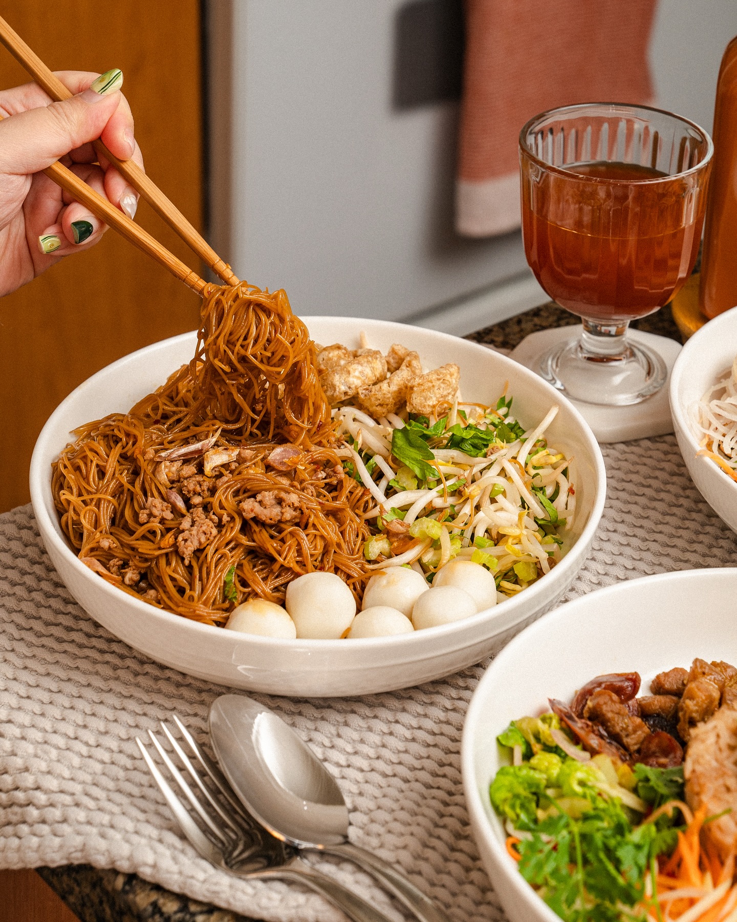 Team Rice or Team Noodles? 🍚🍜
Whether you're Team Rice or Team Noodles, we've got a dish that'll make you go "Aroy mak mak!" (That's "very delicious" in Thai). Don't forget to wash it down with our tangy tamarind juice. Let's get that Bangkok feeling! 🍲🎉
🧡 Open daily 9am - 8pm.
Delivery around Vancouver. DM to order! 🧡