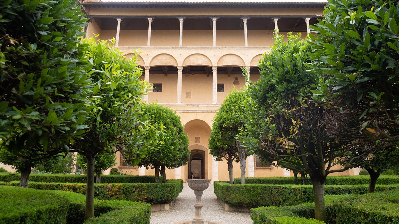 Palazzo Piccolomini, in the #UNESCO listed town of #Pienza #Tuscany #Italy. It was used as a location in #Franco #Zefirelli's version of #Romeo & #Juliet