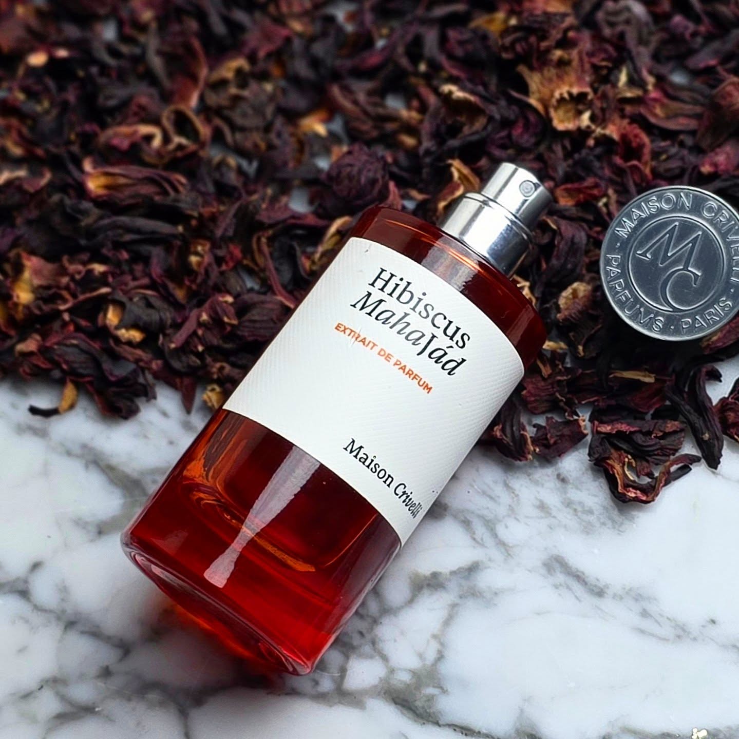 Hibiscus Mahajad was love at first sniff for me. It's floral, sweet, and aromatic.
.
.
.
.
.
.
"Marble maze, a colorful haze. Ruby rose, hibiscus tea. Crushed pomegranate, sapphire blackcurrant. Cristal clear mint, shimmering cinnamon. Black gold and vanilla orchid. Sensual amber, carved leather."
.
.
.
.
.
.
#perfume #nicheperfume #perfumecollection