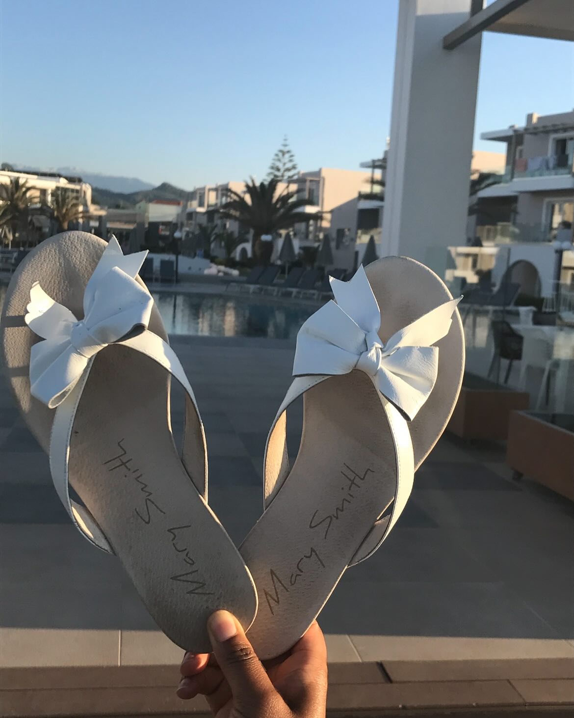 Deuces✌🏾✈️🏖️⛱️☀️… swipe !
Off on holidays or a cheeky escape to the beach? Take us with you.
Our body balms are an effective base layer. Lather on then add your sun screen. With natural UV protection and deep hydration, use our balms as in venture in and out of the sea and throughout the day 🌊
.
#wintersun #beach #beachholiday #beachhair #naturalbodybalm #healing #healingbodybutter