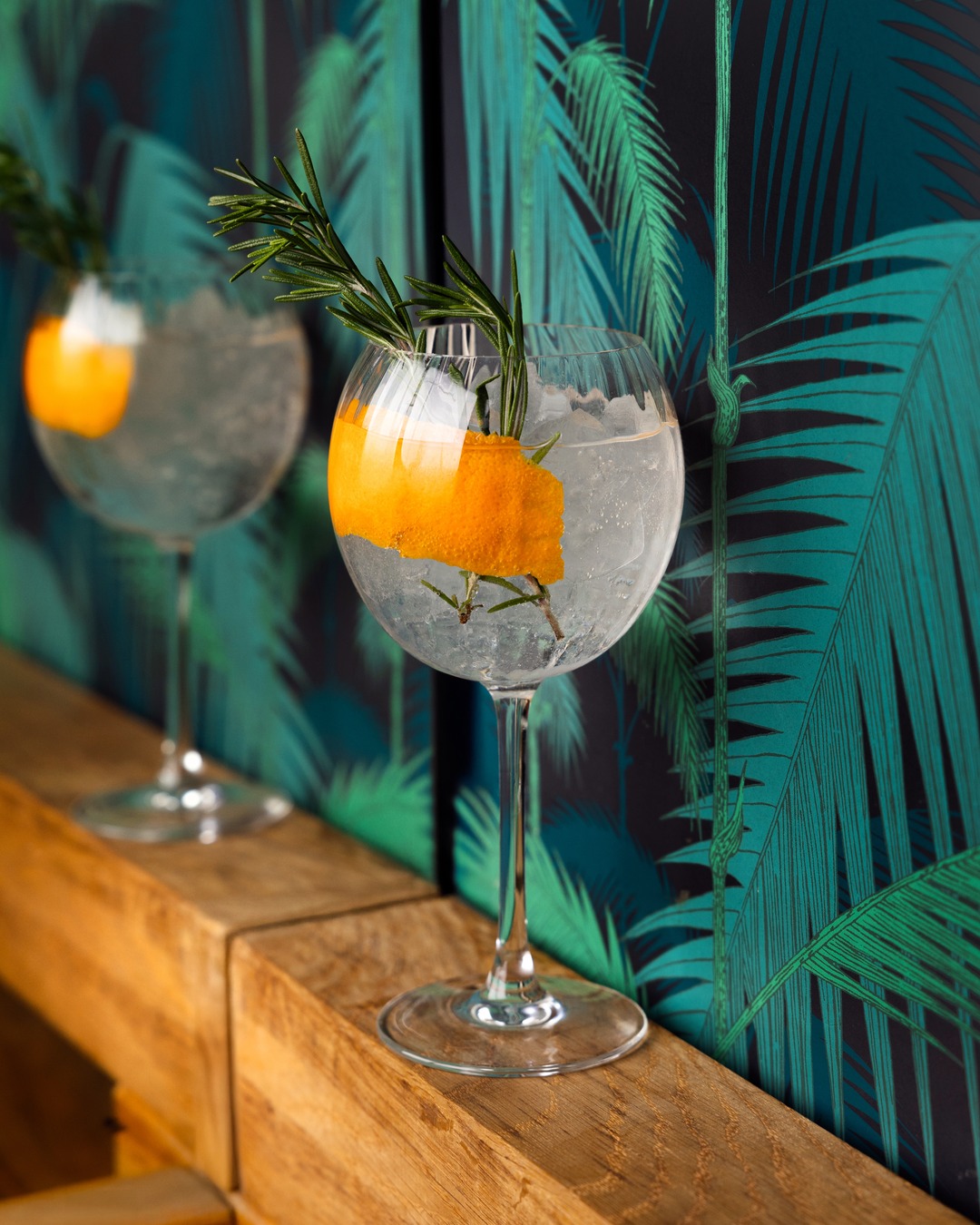 Gin Tonic anyone ?
📸 @desprezmarie.studio