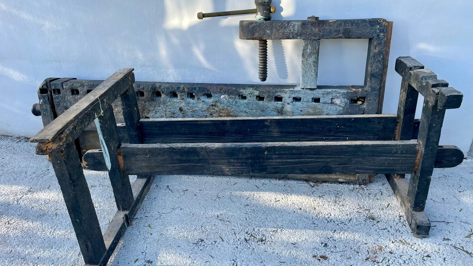 upcoming restoration project 😅
#woodworking #antiqueshop #design #canillasdeaceituno #cuentacuentosshop #preloved #vintageshop