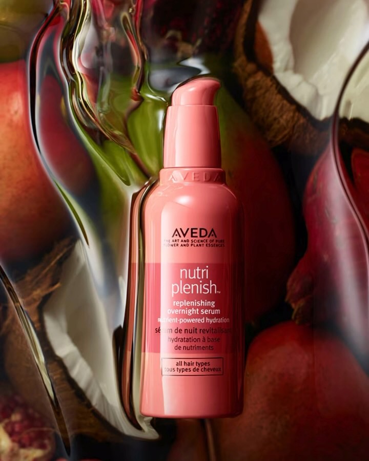 Wake up to deeply hydrated, ultra-soft hair! ✨ The Aveda Nutriplenish™ Replenishing Overnight Serum works while you sleep, infusing dry and brittle strands with nutrient-rich hydration. With pomegranate seed oil, mango butter, and coconut oil, this lightweight, pillow-proof serum restores moisture, adds shine, and transforms your hair overnight.
🌿 99% naturally derived
🐰 Vegan & cruelty-free
💧 Increases hair hydration by 72%
Ready for softer, smoother, healthier-looking hair? Stop by Verb Salon to get yours today! 💕
#AvedaNutriplenish #HairGoals #OvernightHydration #HealthyHair #VeganHaircare #CrueltyFreeBeauty #HairCareRoutine #HydratedHair #SalonLuxury #VerbSalon #Toronto #Aveda #AvedaToronto #AvedaCanada