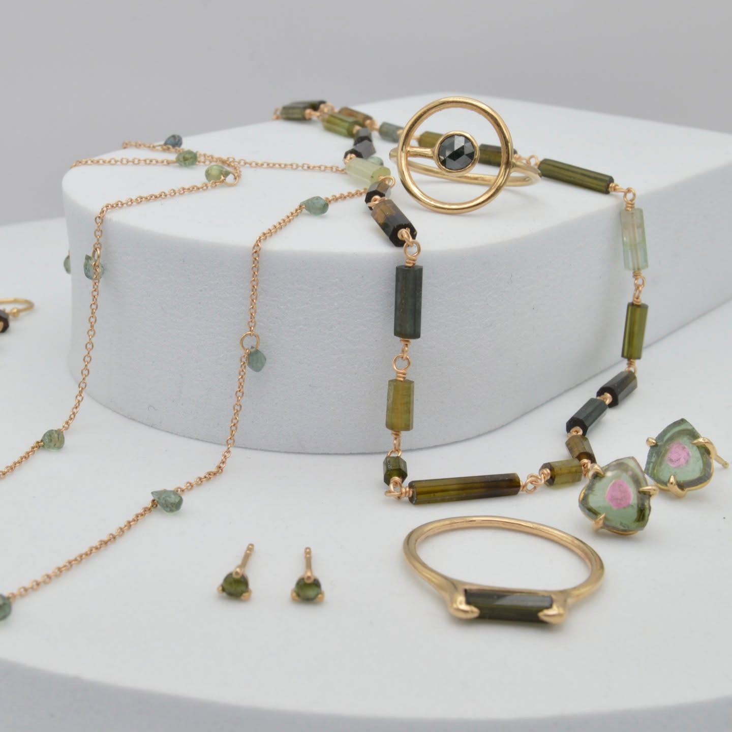 No leprechauns or rainbows required for this treasure, just classic green and gold!🍀✨
#handmadejewelry #tourmaline #tourmalinering #tourmalineearrings #greensapphire #greendiamond #solidgold #goldjewelry #stpatricksday #goldfilledjewelry #waterproofjewelry